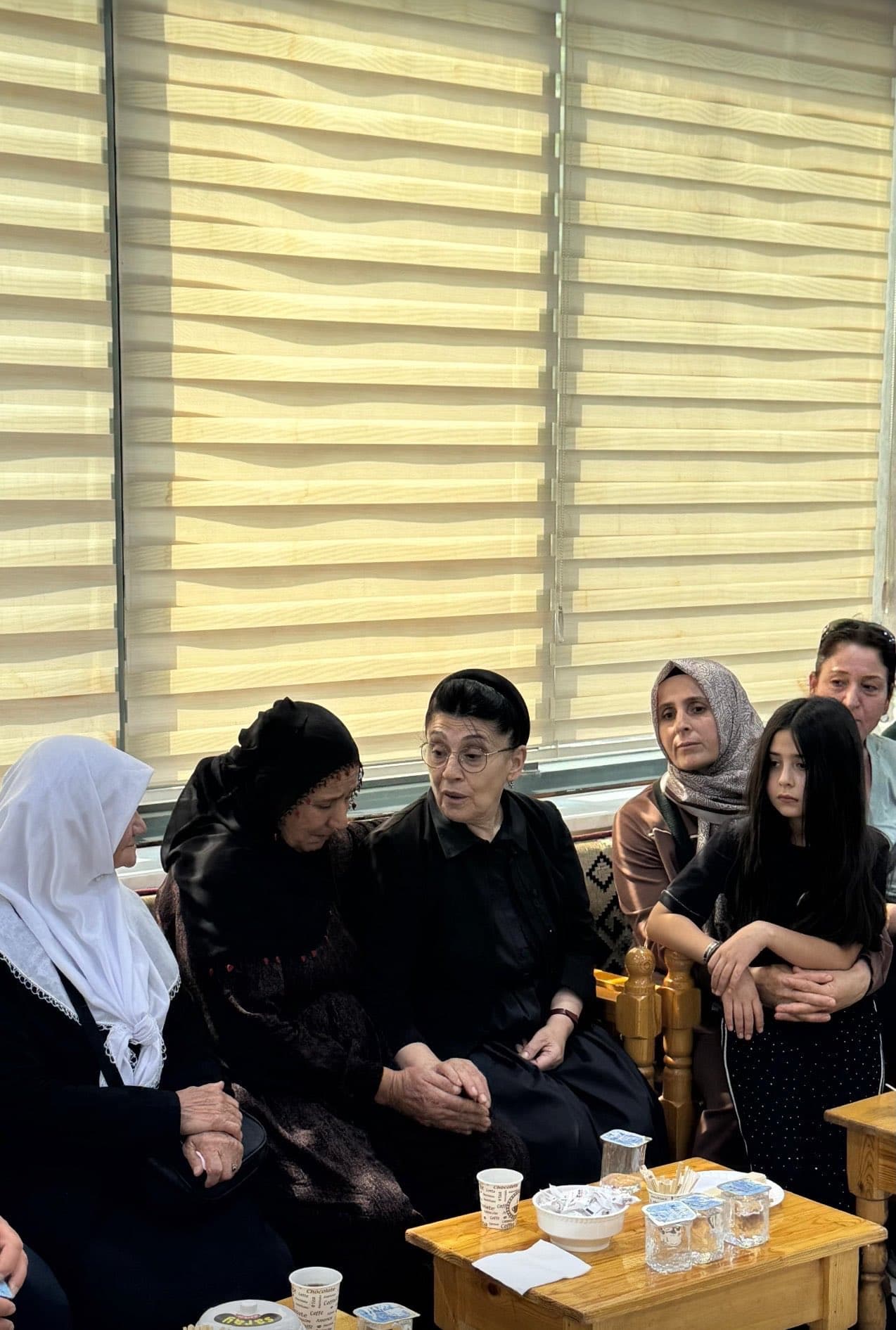 Narin Güran’ın ailesi Leyla Zana’ya taziye ziyaretinde bulundu. / Foto kaynağı: X