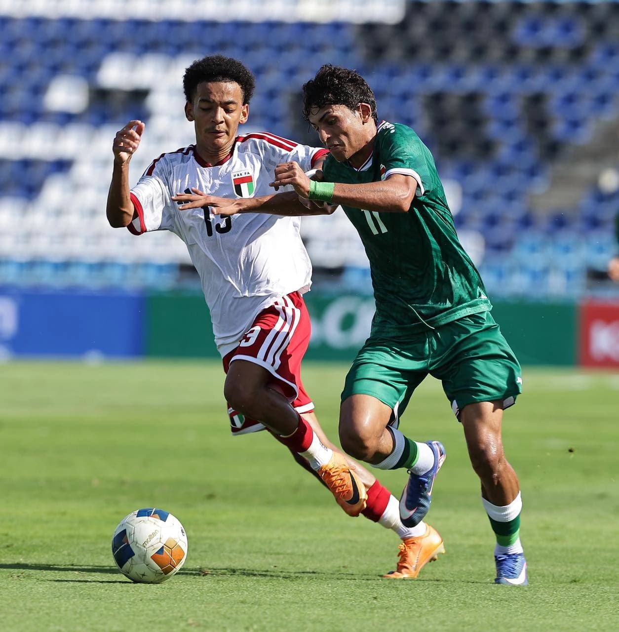 لاعب عراقي وإماراتي في كأس شباب آسيا تحت الـ 20