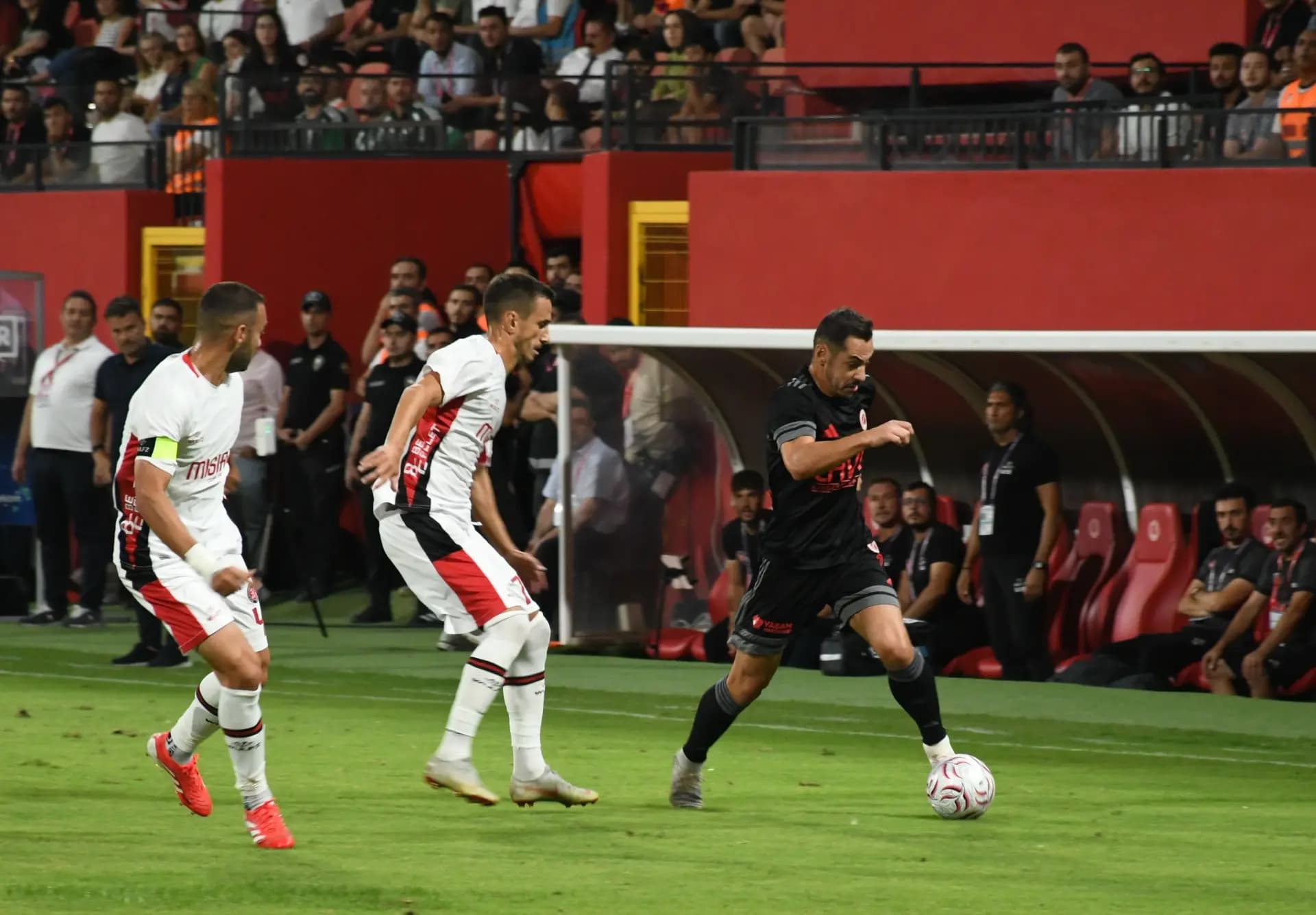 Lîstikvanên Batman Petrolspor û Fatih Karagumrikê / Wêne: AA