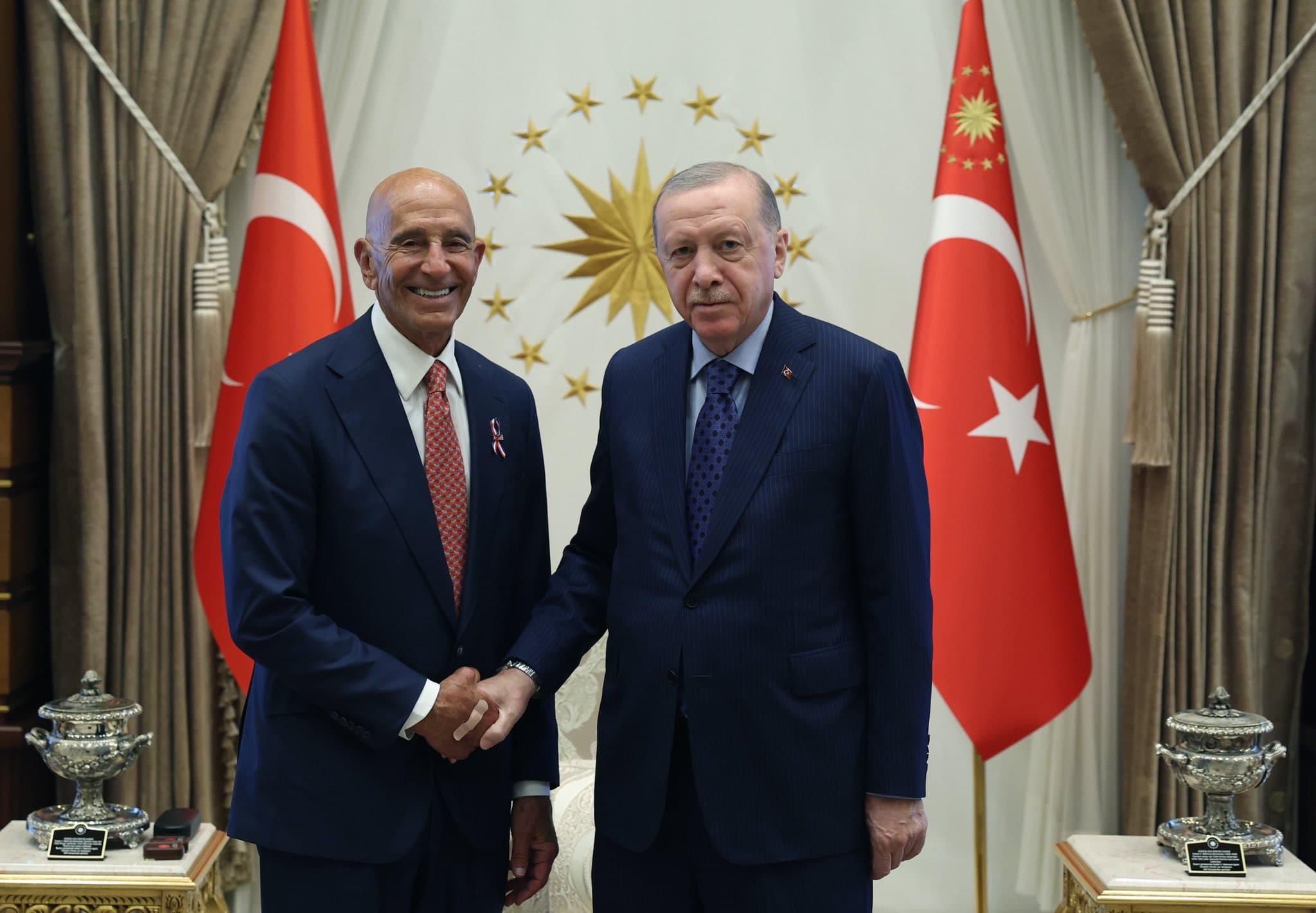 Erdoğan (sağda) ile Barrack bir araya geldi. / Foto kaynağı: X