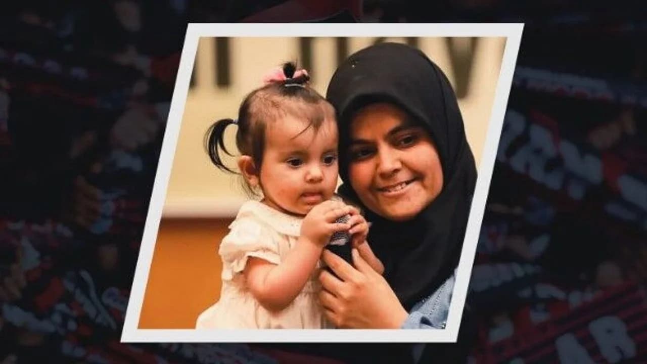 وێنەی دەفنە ئاتماجا و دایکی