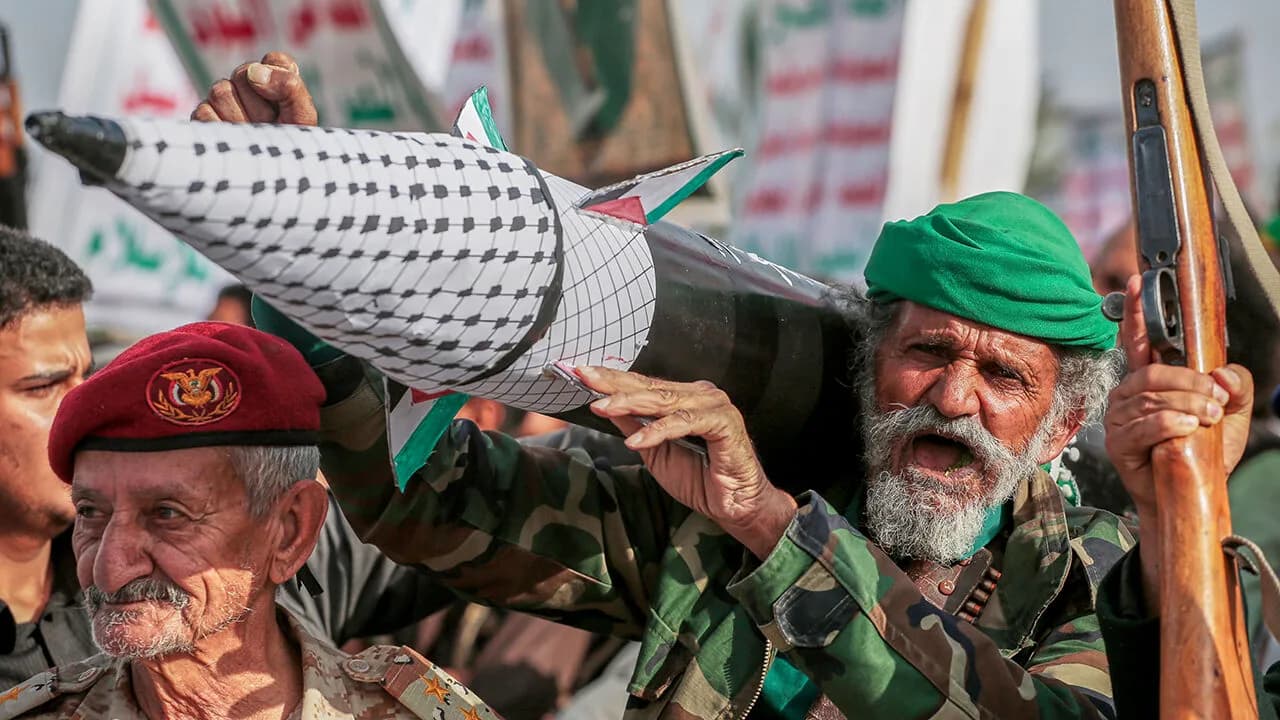 چەکدارانی حووسیین لە سەنعا. وێنە: ئەی پی