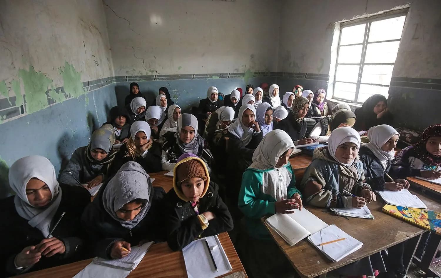 صف مكتظ بالطالبات