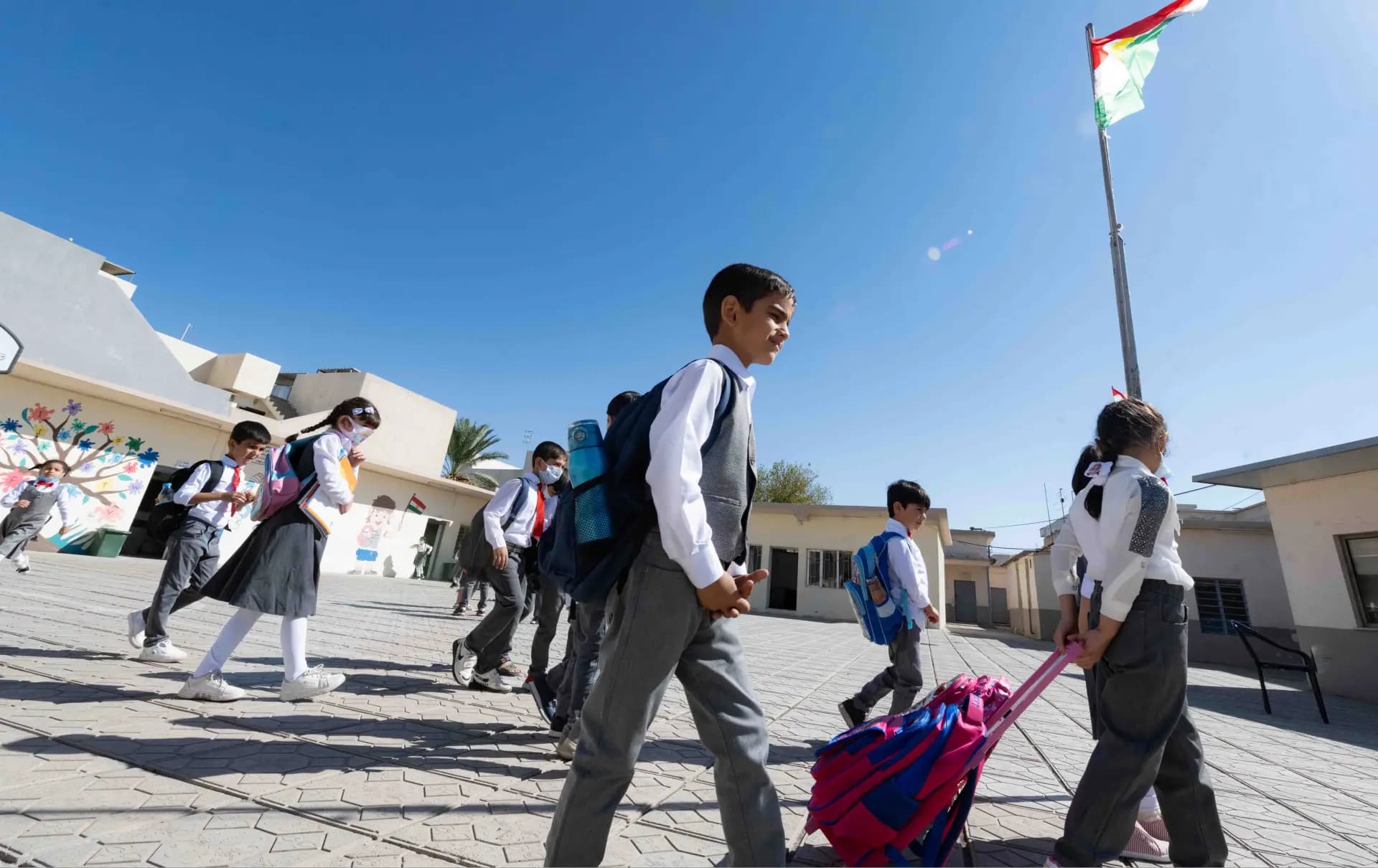 وێنەیەکی ئەرشیڤیی قوتابییان لەکاتی چوونە قوتابخانە لە هەرێمی کوردستان، وێنە: بڵند تاهیر - رووداو