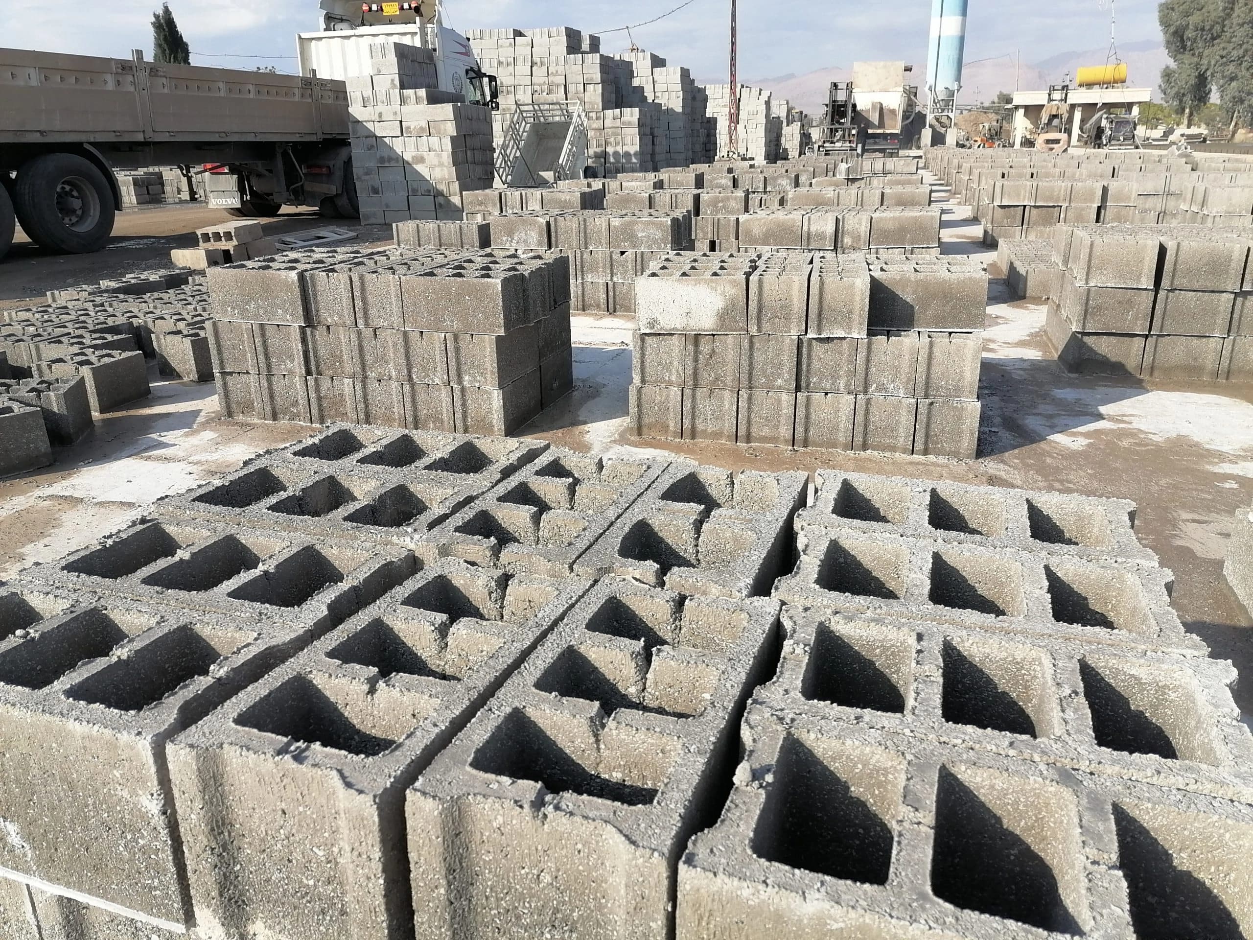 کارگەیەکی دروستکردنی بلۆک لە هەرێمی کوردستان