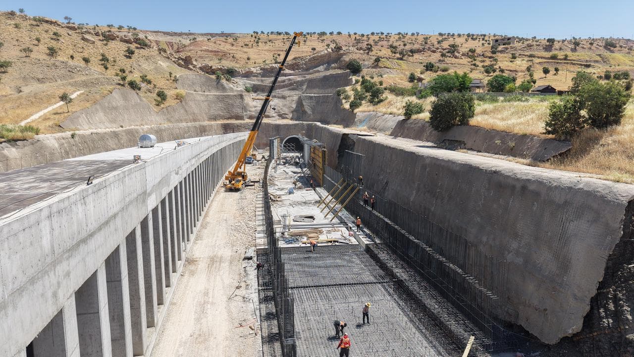کارکردن لە تونێلی ماوەران
