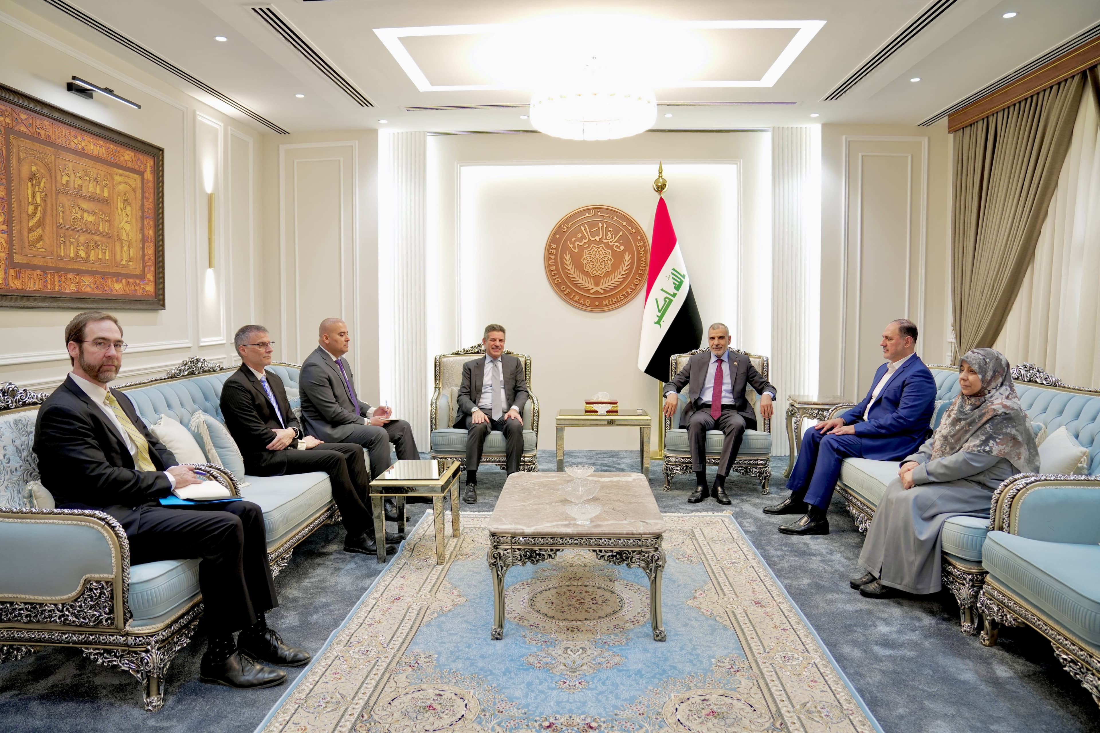 وزير المالية العراقي يستقبل القائم بالأعمال الأميركي