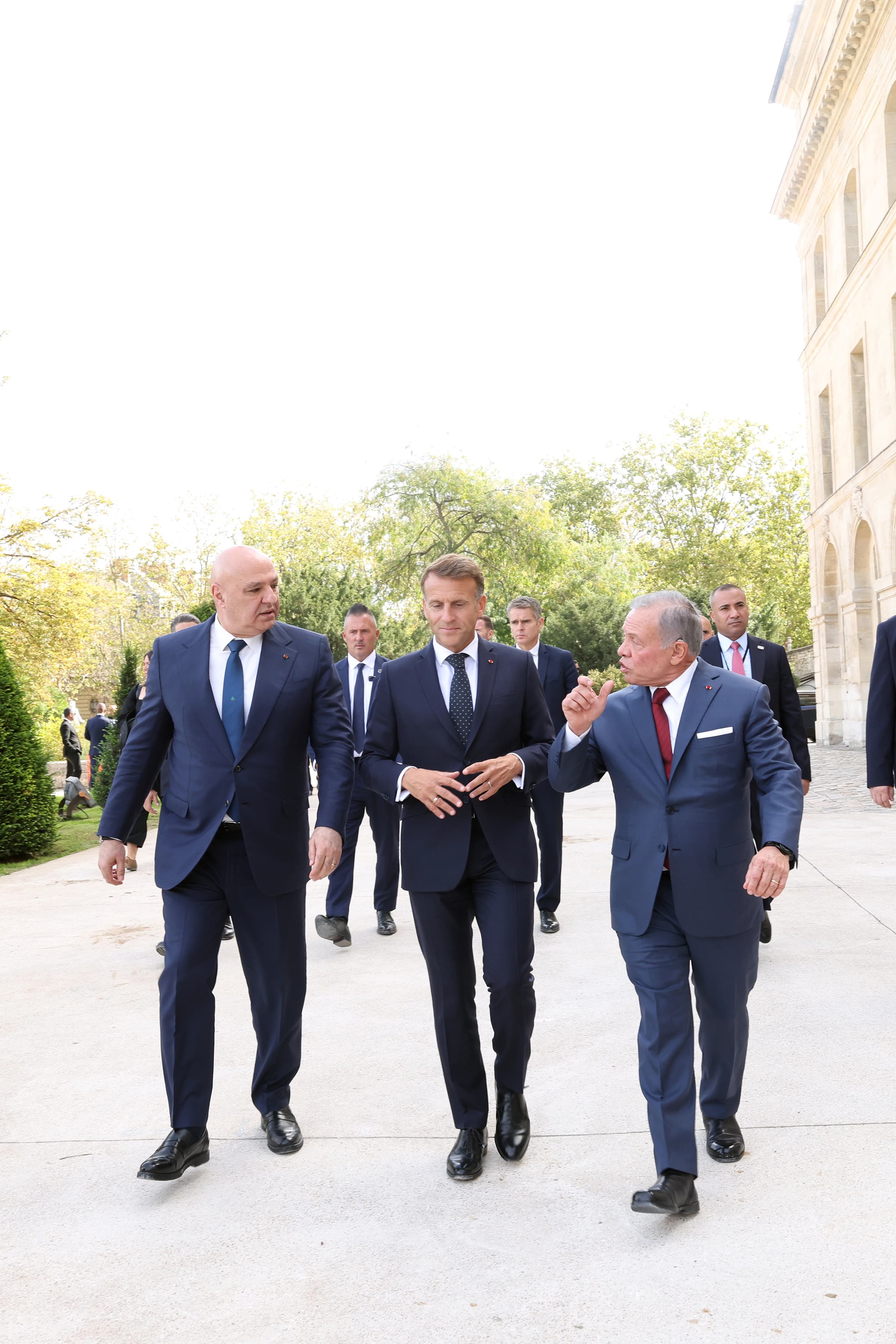 Fransa Cumhurbaşkanı Emmanuel Macron (ortada) / Foto: AA