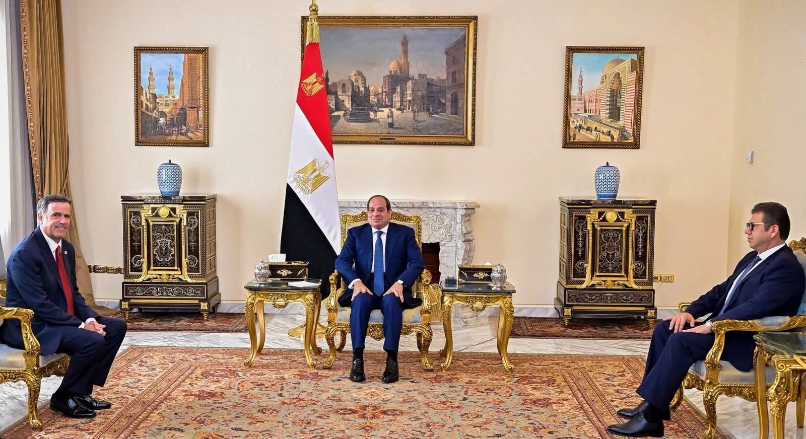 Mısır Cumhurbaşkanı Abdulfettah es-Sisi, 20 Eylül 2026'da Mısır'ın başkenti Kahire'de ABD Merkezi İstihbarat Teşkilatı (CIA) Direktörü John Ratcliffe (solda) ile bir araya geldi. / AA
