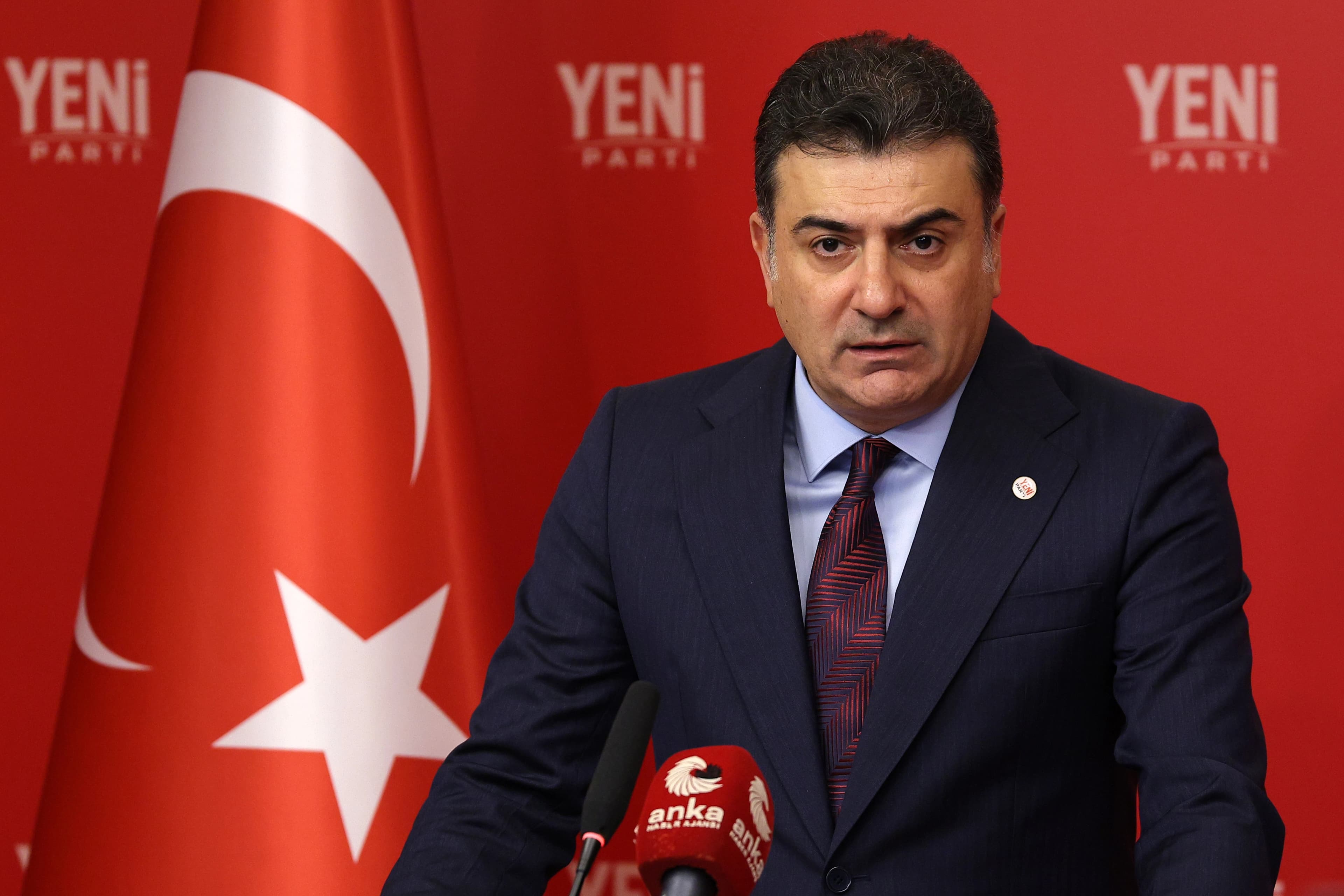 YENİ Parti Sözcüsü Zeynel Emre basın toplantısı düzenledi. / Foto: YENİ Parti