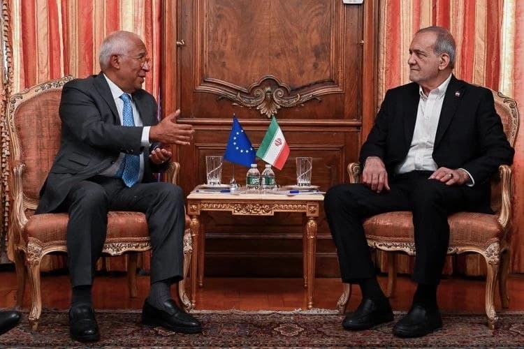 دیمەنی کۆبوونەوەیەکی سەرۆککۆماری ئێران و سەرۆکی ئەنجوومەنی یەکێتیی ئەورووپا. سەرچاوە: سەرۆکایەتیی کۆماری ئێران.