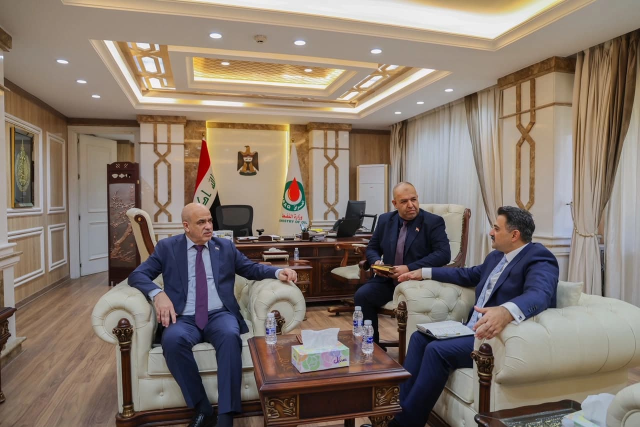 وكيل وزارة النفط العراقية لشؤون الاستخراج نصير عزيز ووفد من شركة بوتاش التركية