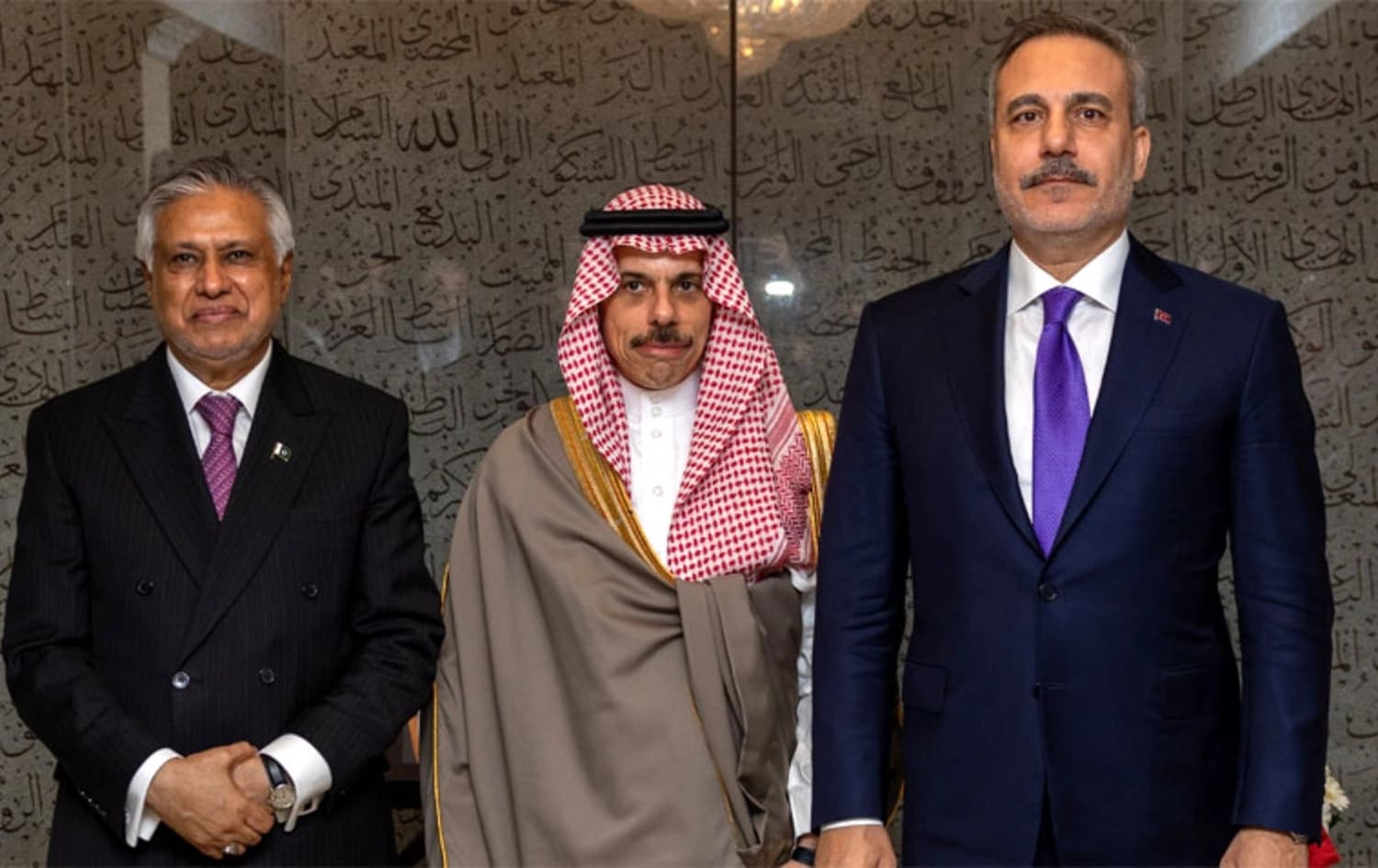 وێنەی هەرسێ وەزیرانی تورکیا، سعودیە و پاکستان