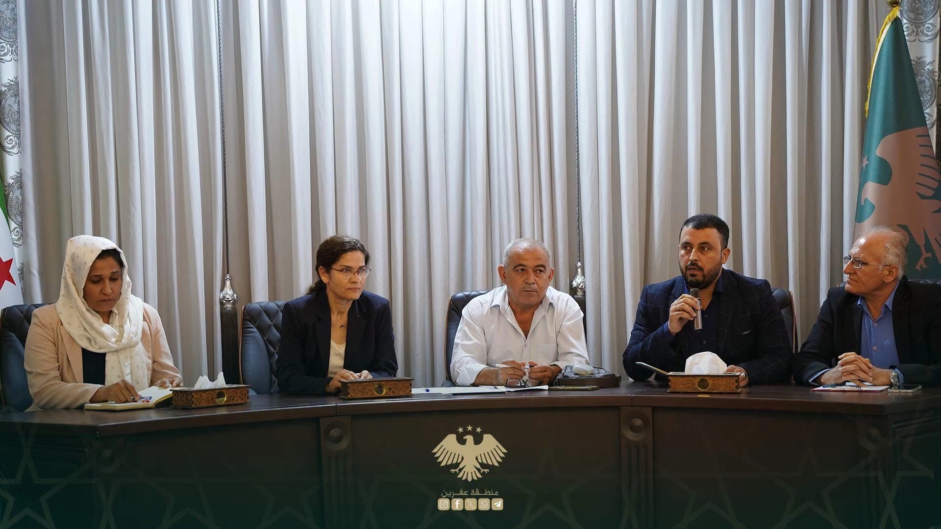 کۆبوونەوەی ئیلهام ئەحمەد و ئارف سیدۆ، بەڕێوەبەری پەروەردەی عەفرین و ژمارەیەک مامۆستا