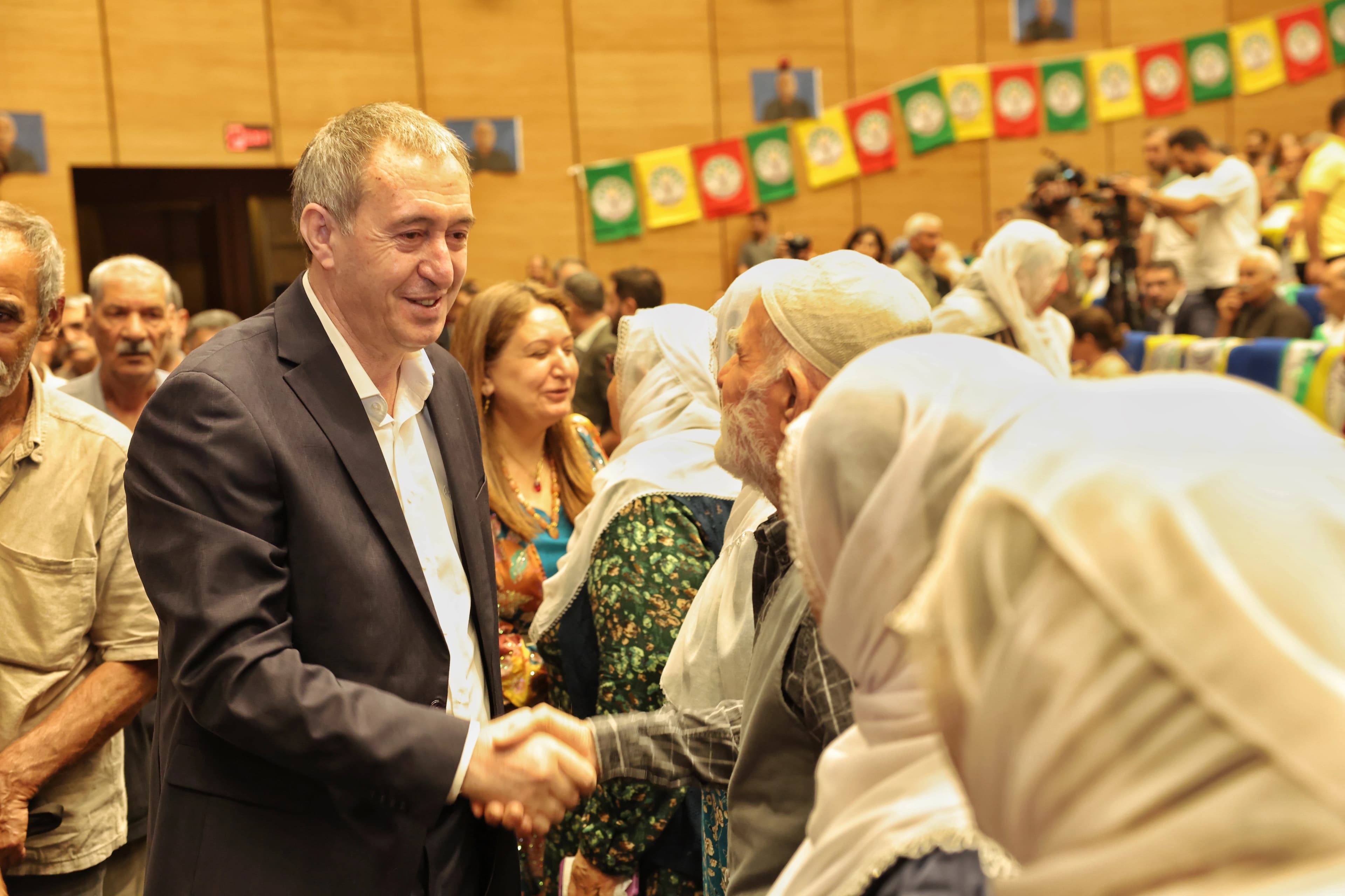 DEM Parti Eş Genel Başkanı Tuncer Bakırhan, DEM Parti Diyarbakır İl Örgütü 3’üncü Olağan Kongresi'na katıldı. / DEM Parti Basın Ofisi