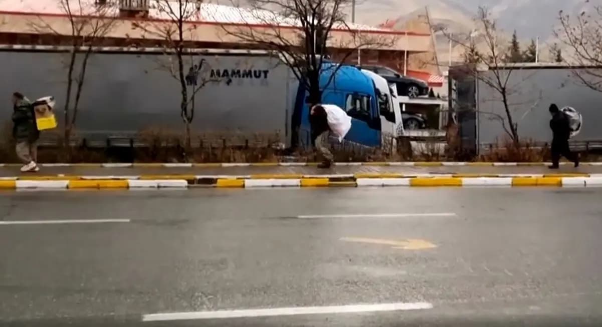 ژمارەیەک کۆڵبەر لە سنووری حاجی ئۆمەران؛ ئەرشیڤ، رووداو