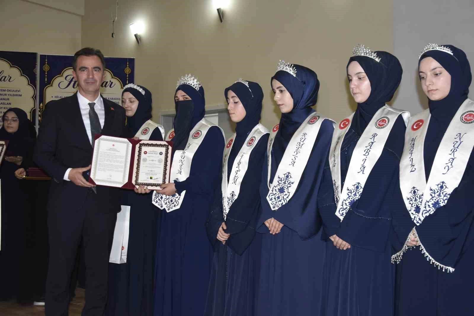 ژمارەیەک لەو کچانەی قورئانی پیرۆزیان لەبەرکردووە