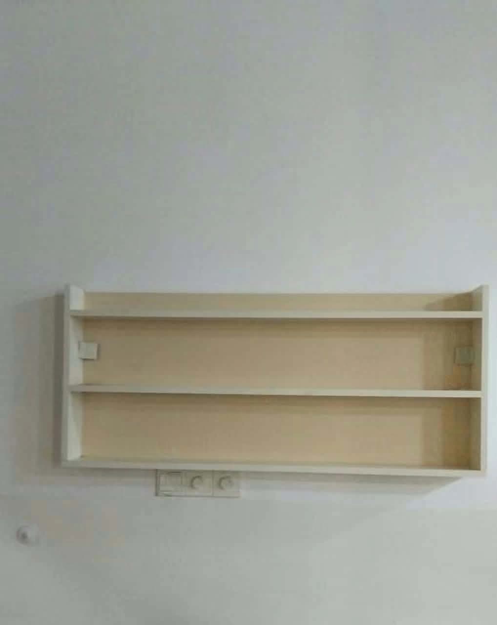 یەکێک لەو رەفانەی لە کۆلێژی زانستە ئیسلامییەکانی سلێمانی دانراوە