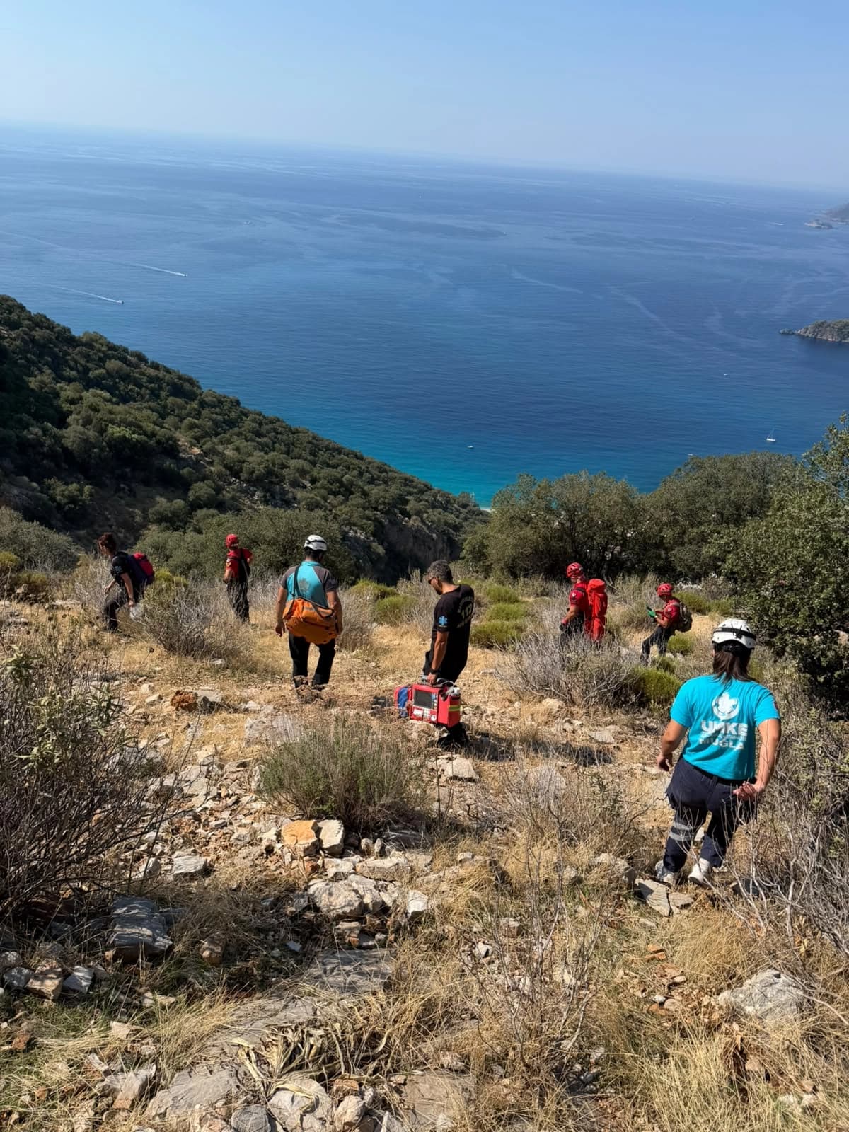Muğla'nın Fethiye ilçesinde kayalık alana düşen Rus yamaç paraşütü pilotu hayatını kaybetti. / AA