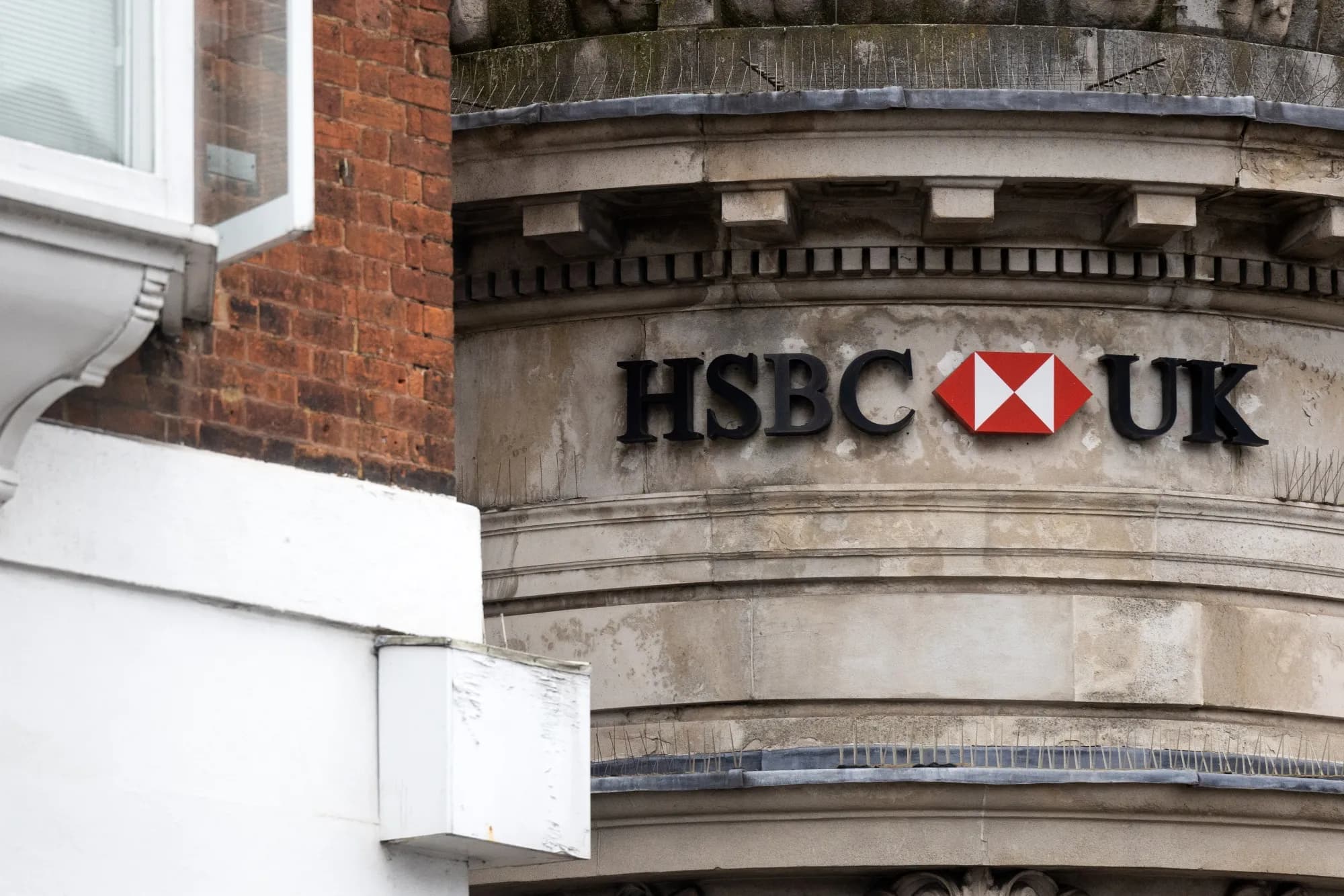 باڵەخانەی بانکی HSBC  لە بەریتانیا