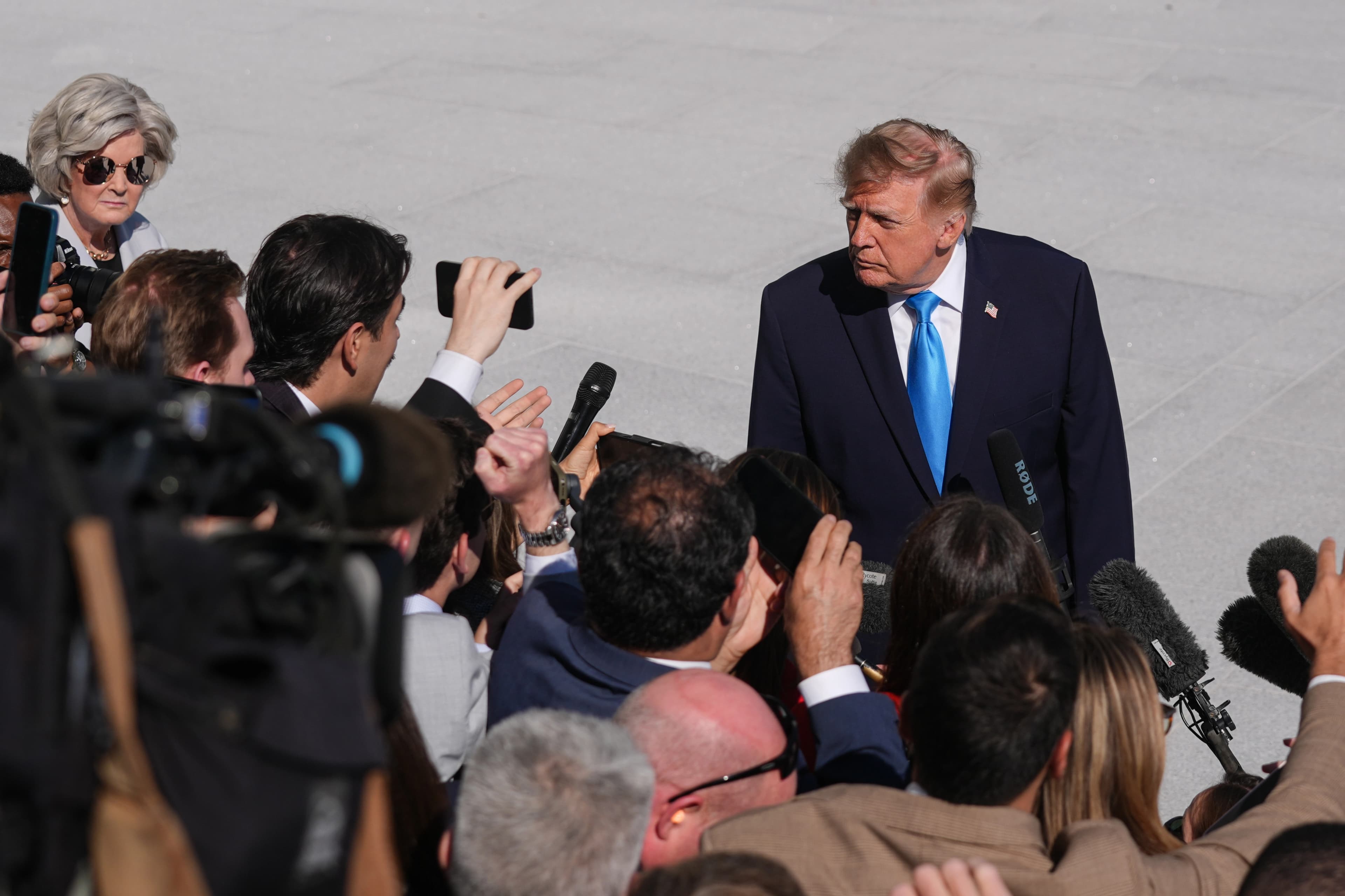 ABD Başkanı Donald Trump, Washington DC’de Beyaz Saray’dan ayrılmadan önce basın mensuplarının sorularını yanıtladı. / AA