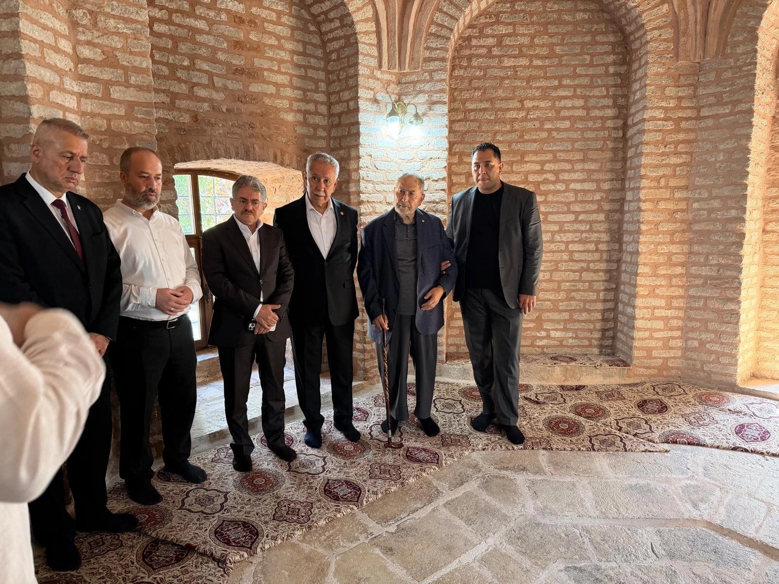 Bülent Arınç Cizre’yi ziyaret etti, tarihi mekanları gezdi. / Foto: Beşir Güzel