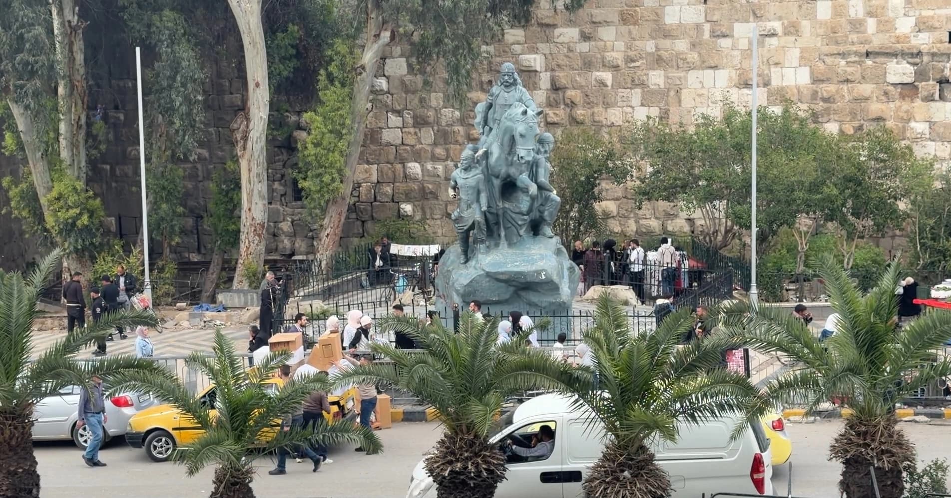 پەیکەری سەلاحەدینی ئەیوبی لە دیمەشق
