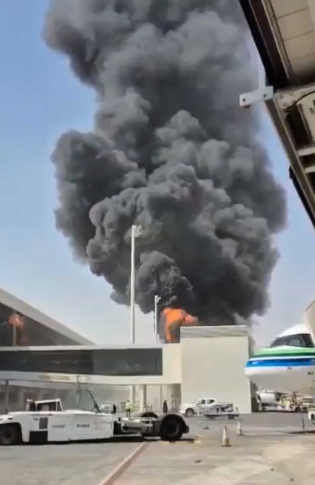 کاریگەری هێرشێکی حووسییەکانە بۆ سەر فڕۆکەخانەی شا خالید لە ریاز. وێنە: ئەی پی