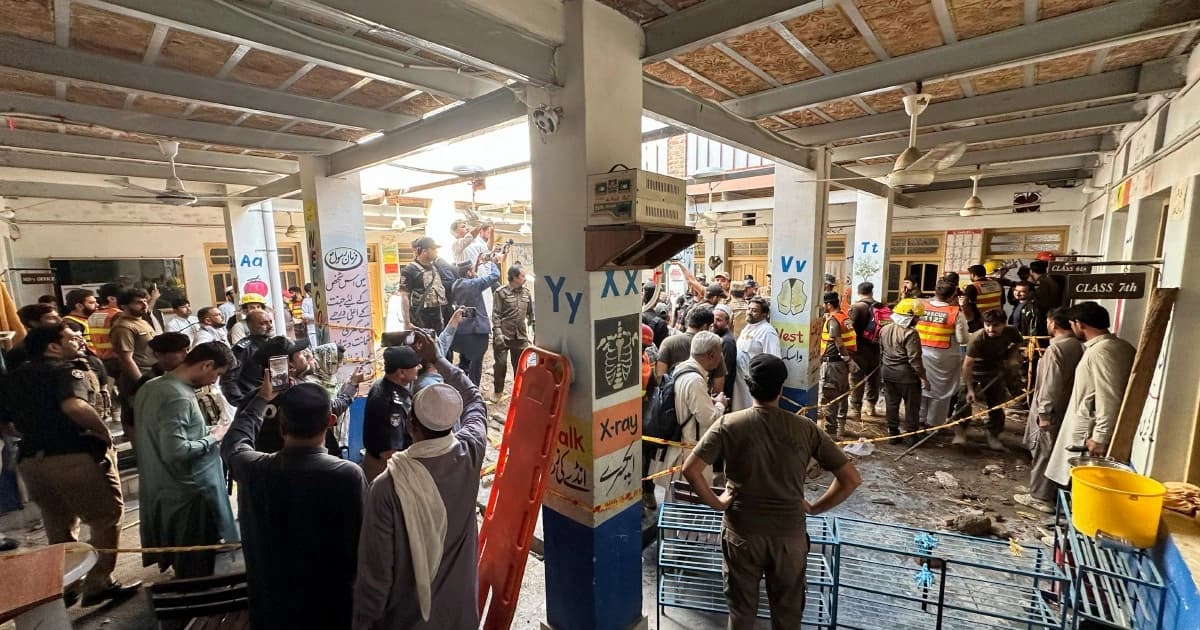 دیمەنی دوای رووخانی بنمیچی قوتابخانەکەی پاکستان