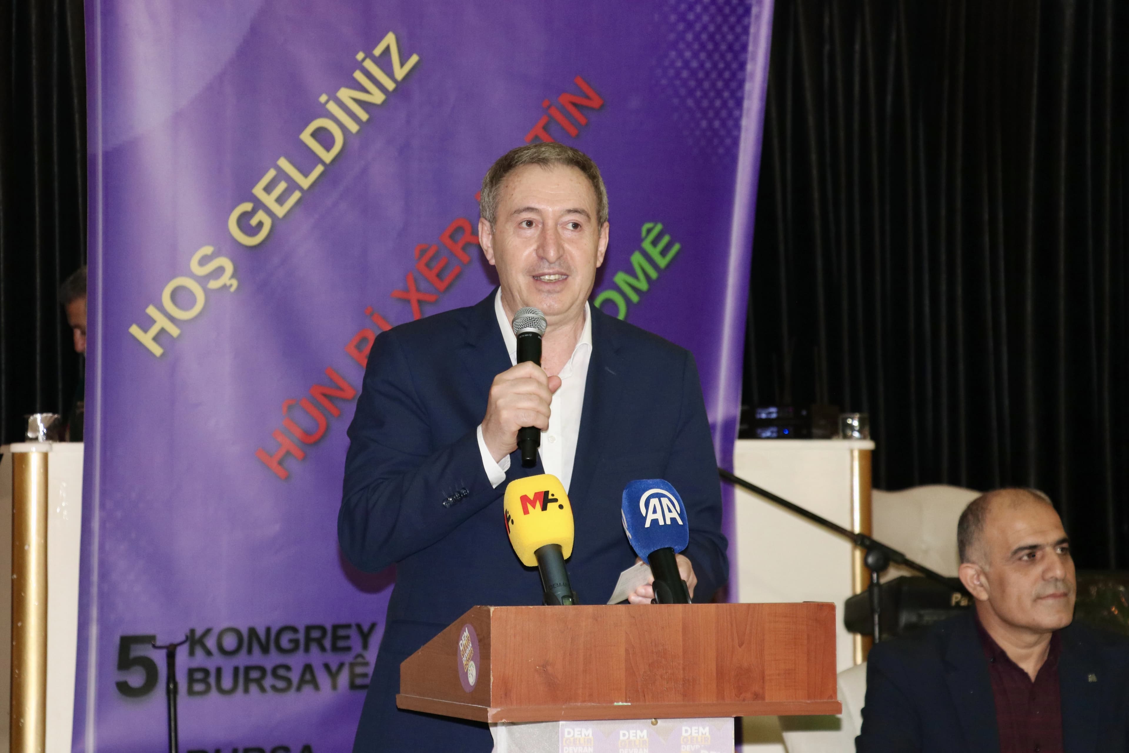 DEM Parti Eş Genel Başkanı Tuncer Bakırhan, Bursa'nın Osmangazi ilçesindeki bir davet salonunda düzenlenen partisinin 5. Olağan İl Kongresi'ne katılarak konuşma yaptı. / AA