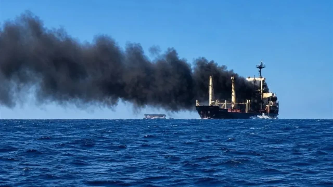 Hürmüz Boğazı’nda petrol tankeri mayına çarptı