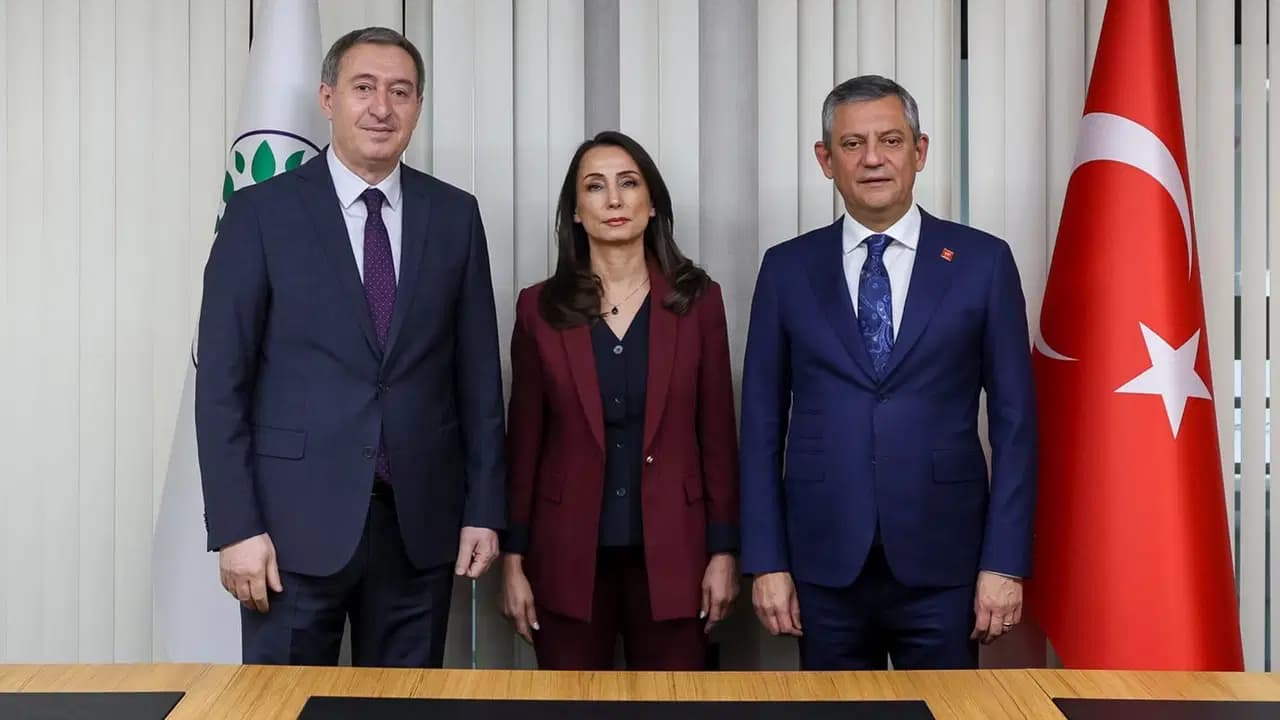 İmralı heyeti ve Özgür Özel (sağda) / Arşiv