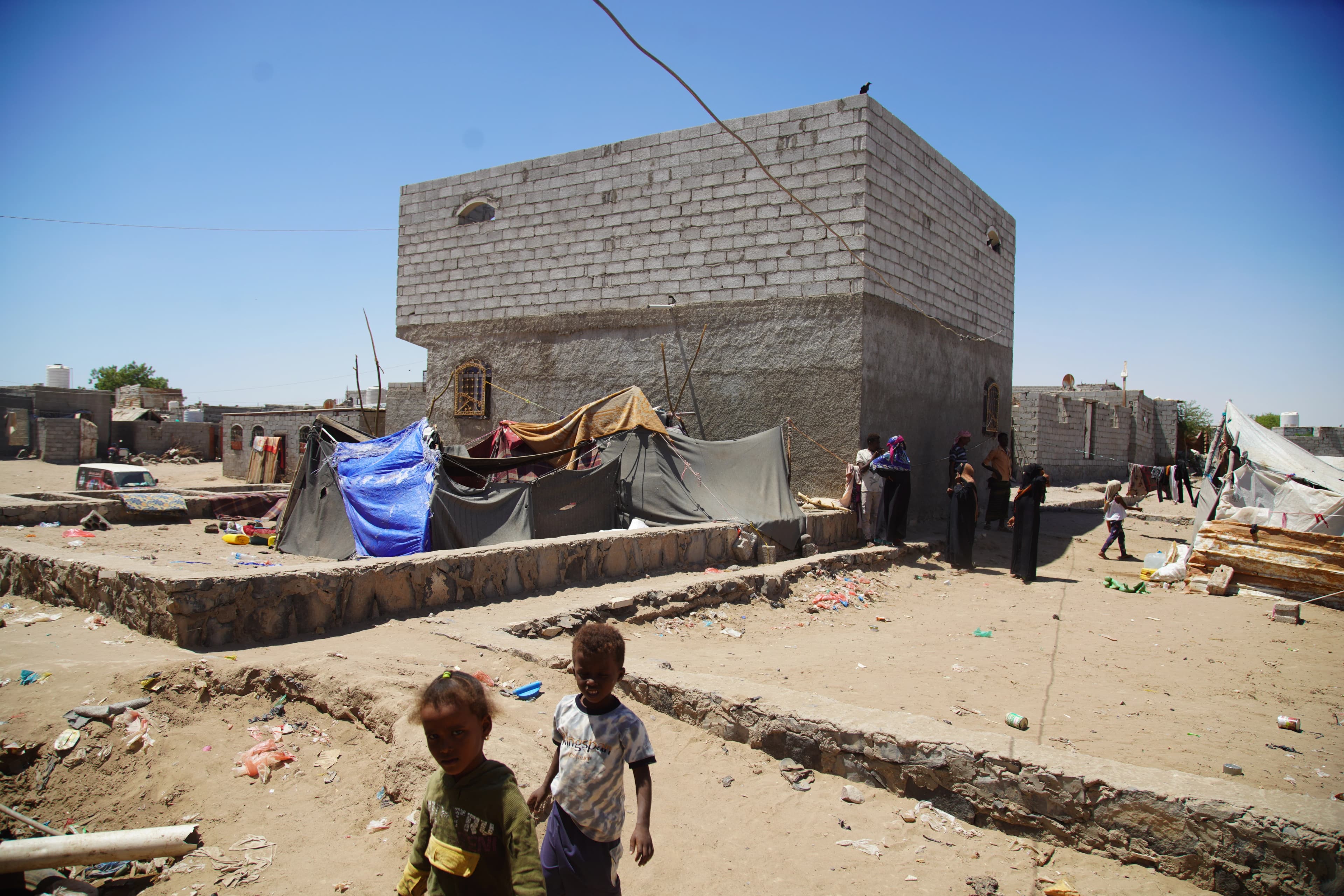 Husiler, Yemen’de askeri kampa füzelerle saldırdı, 58 kişi öldü