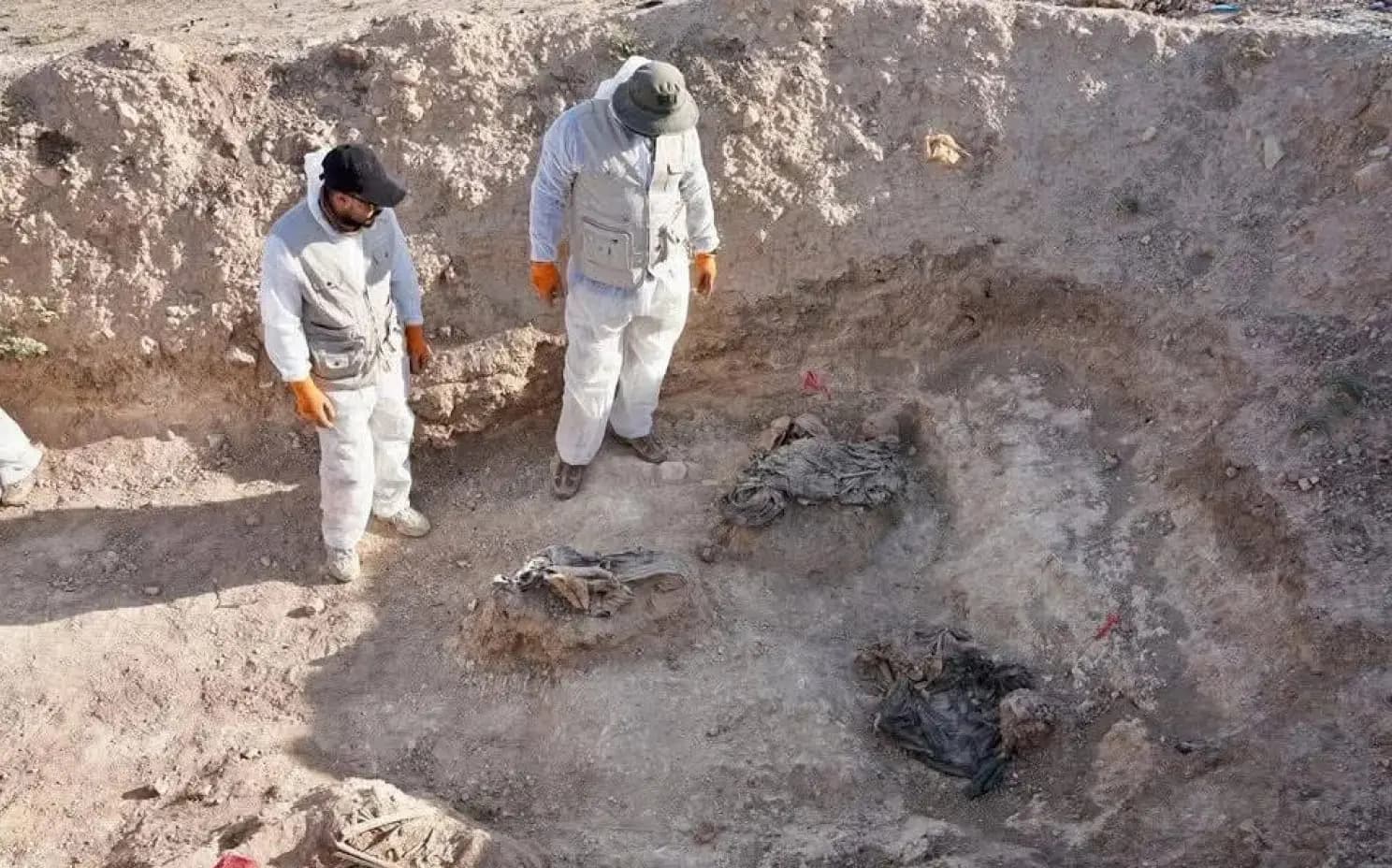الكشف عن هويات 47 رفاتاً في الموصل تعود إلى منتسبين أمنيين ورجال دين