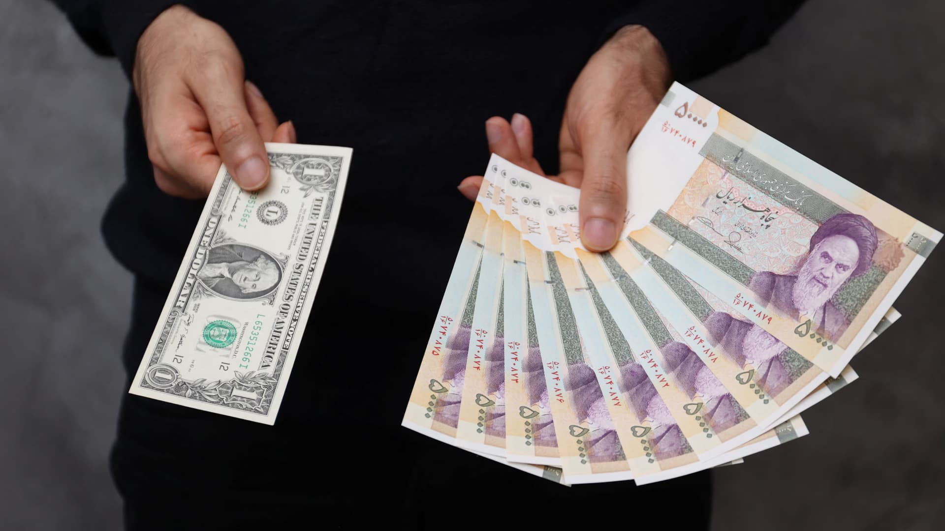 دۆلار و تمەن