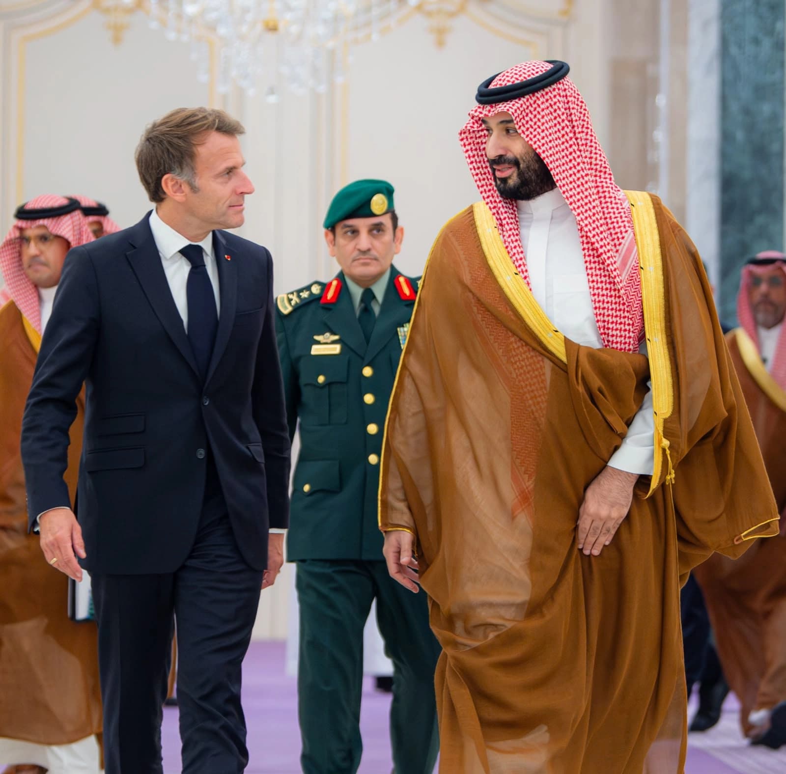 Fransa Cumhurbaşkanı Macron, Veliaht Prens Selman'la görüştü