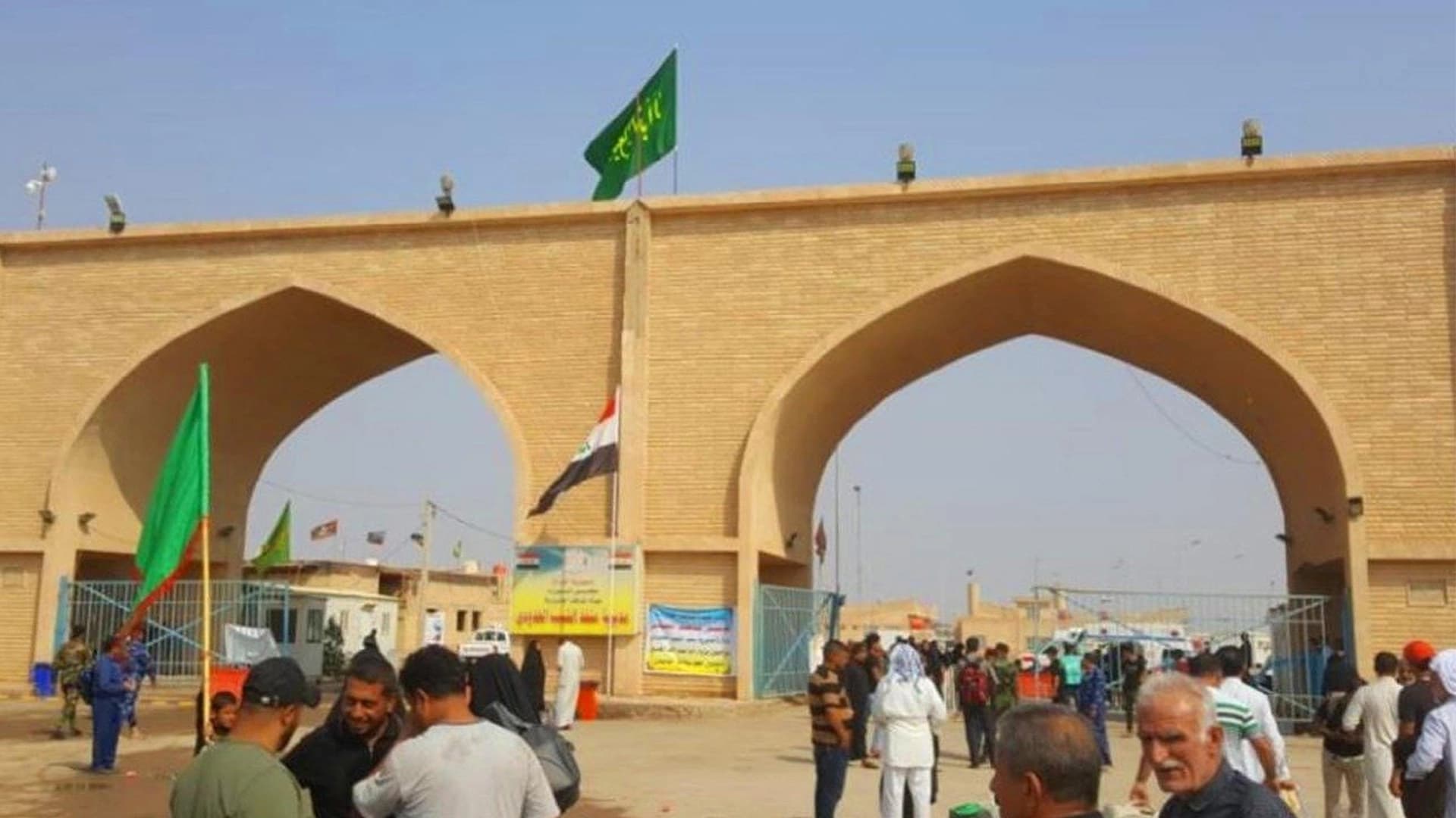 Shiite pilgrims from Iran crossing Sheeb checkpoint in Maysan province. Photo: INA