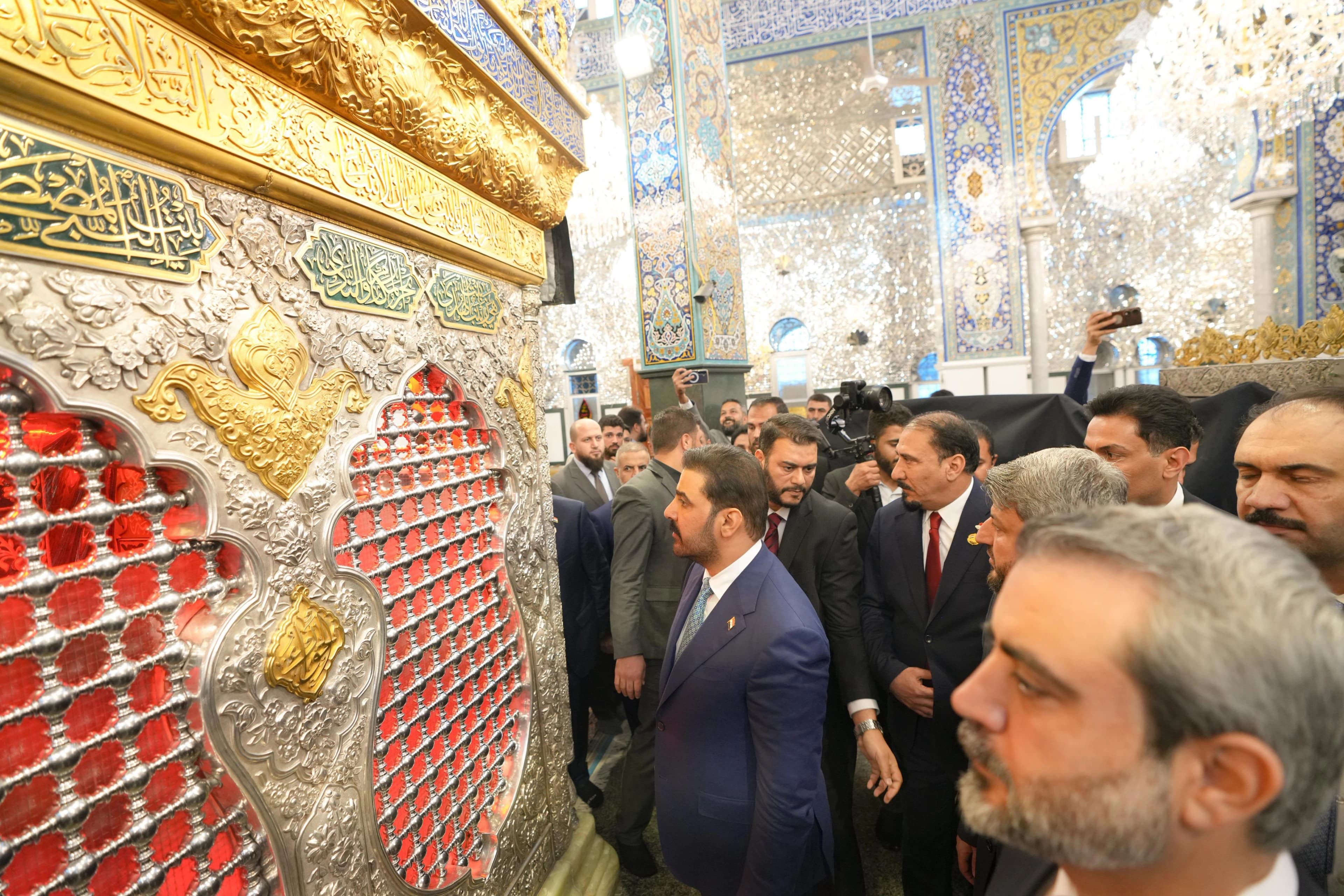 الزيدي يتبرع بـ10 ملايين دولار لمرقد السيدة زينب والجامع الأموي