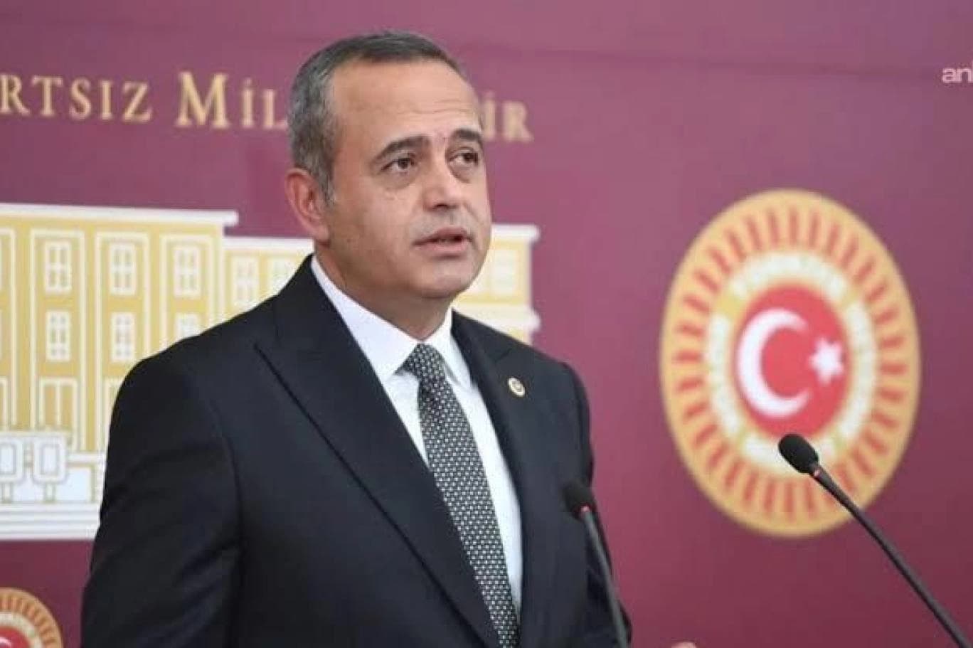 ئەرتوغرول کایا، پەرلەمانتاری دەستلەکارکێشاوەی پارتی دەڤا