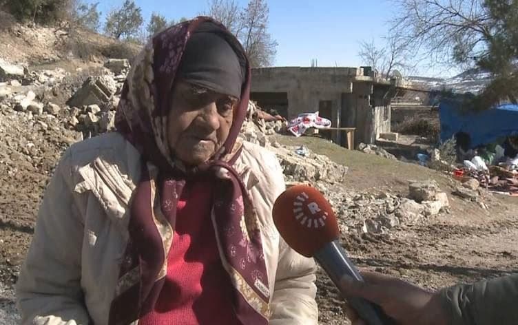 قصة الجدّة "جاني" التي خسرت 5 من أحفادها في زلزال تركيا