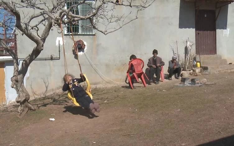 قصة أسرة تحاول بدء حياة جديدة بعد الزلزال بتركيا