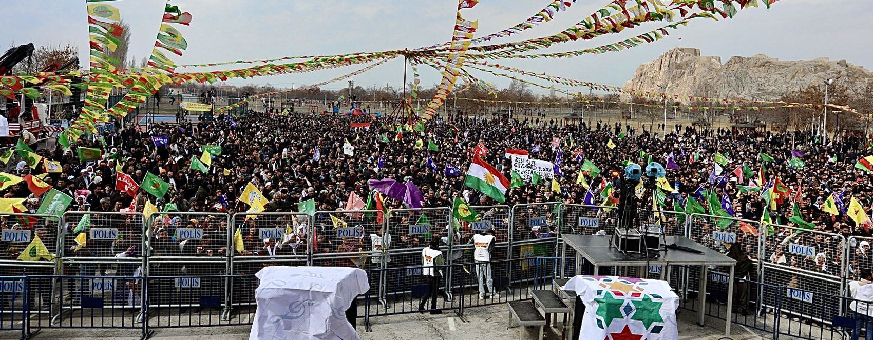 FOTO - Van'daki Newroz kutlamaları renkli görüntülere sahne oldu