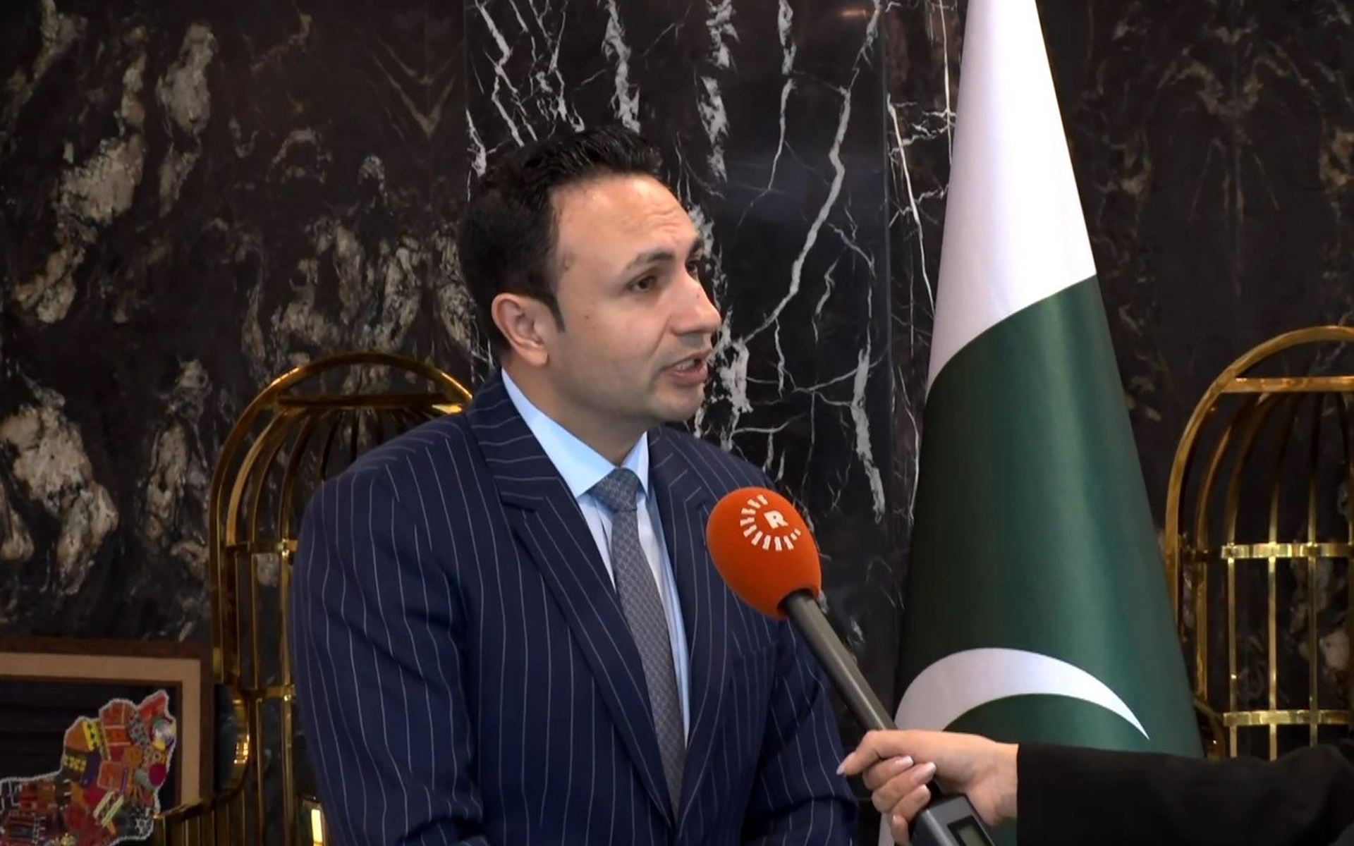 Şêwirmendê Serokwezîrê Pakistanê: Em ji bo aştiya Îran û Amerîkayê şev û roj dixebitin