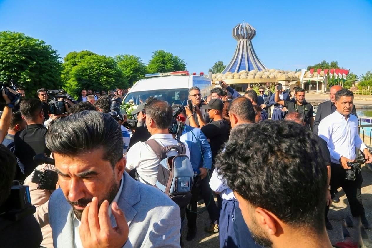 Hundreds of people bid farewell to drowned Iraqi girl in Halabja. Photo: Rudaw