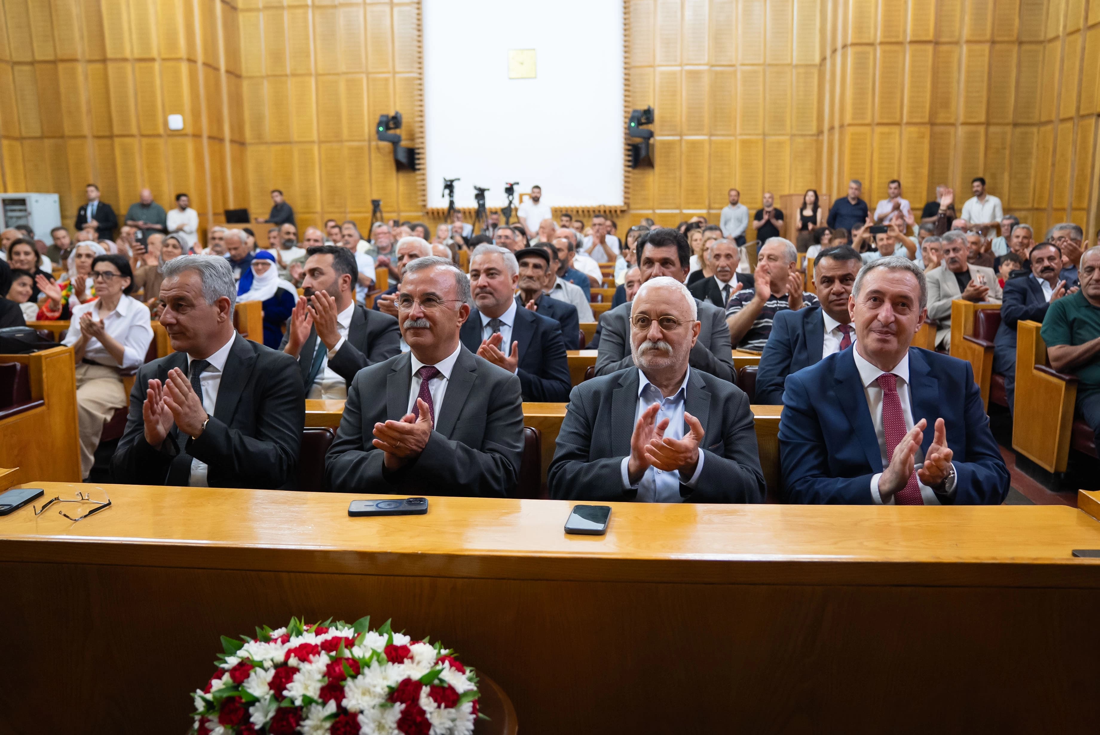 DEM Parti Eş Genel Başkanı Tuncer Bakırhan (sağda), partisinin Meclis grup toplantısına katıldı. / AA