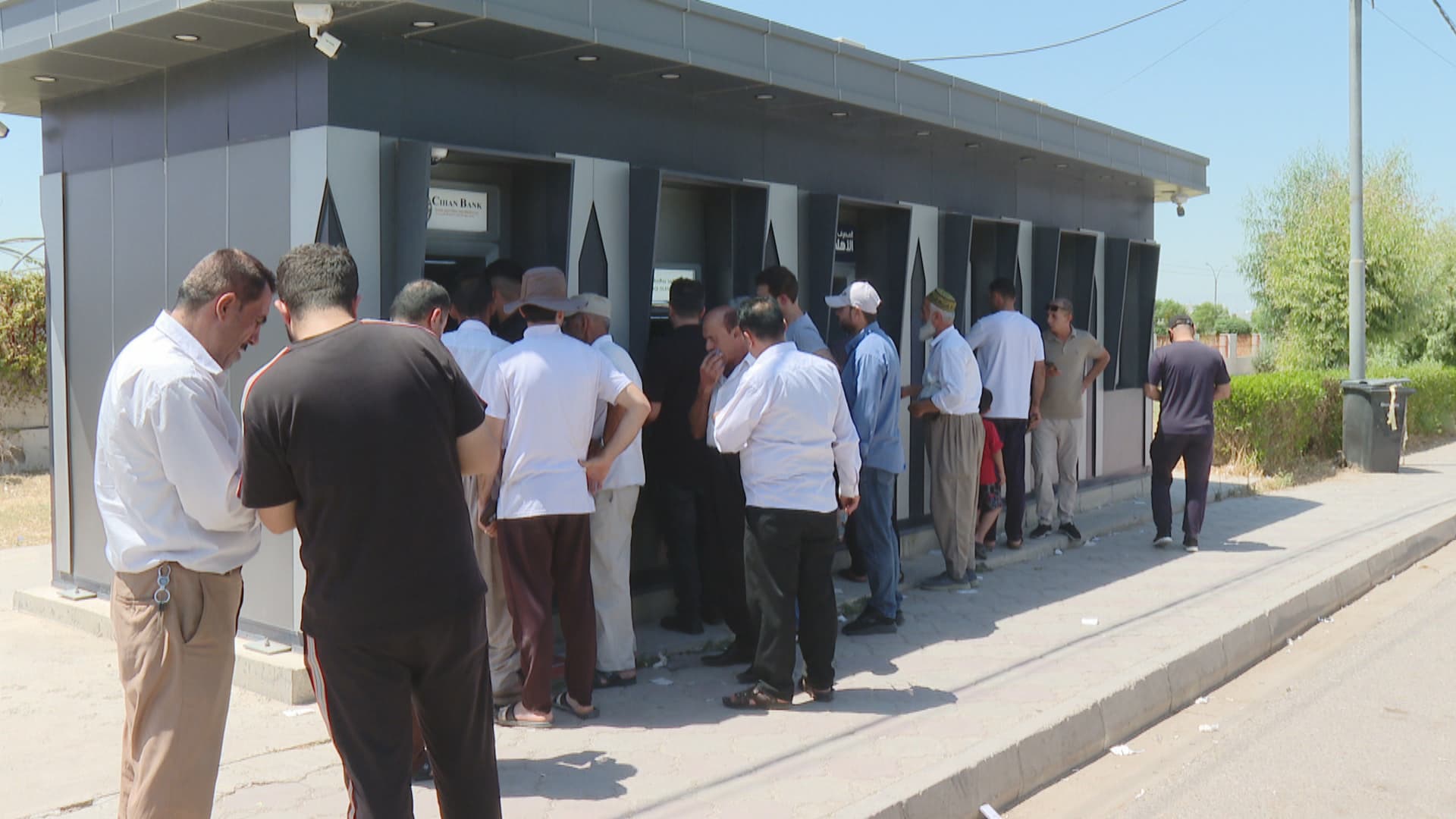 مووچەی 51 هەزار فەرمانبەری گرێبەست دوادەکەوێت؛ پارەی پێویست بەردەست نییە