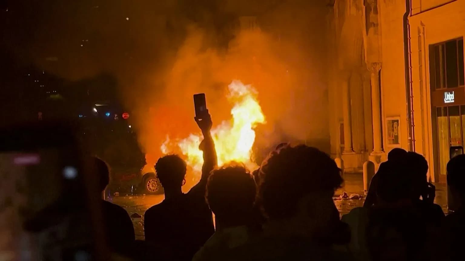 دیمەنێکی خۆپێشاندان و پێکدادان و گرژییەکان
