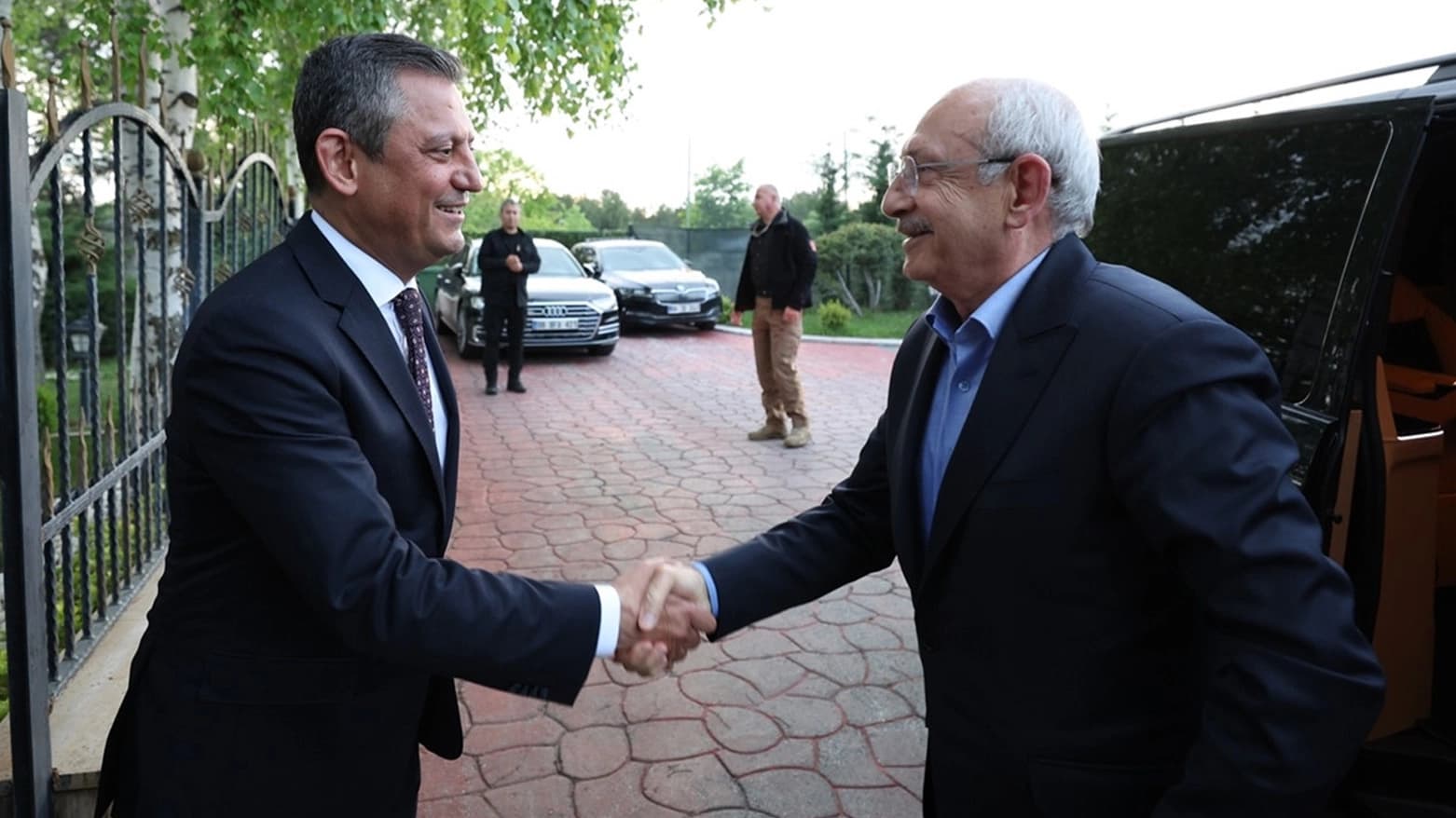 Özgür Özel (solda) ve Kemal Kılıçdaroğlu. / Arşiv
