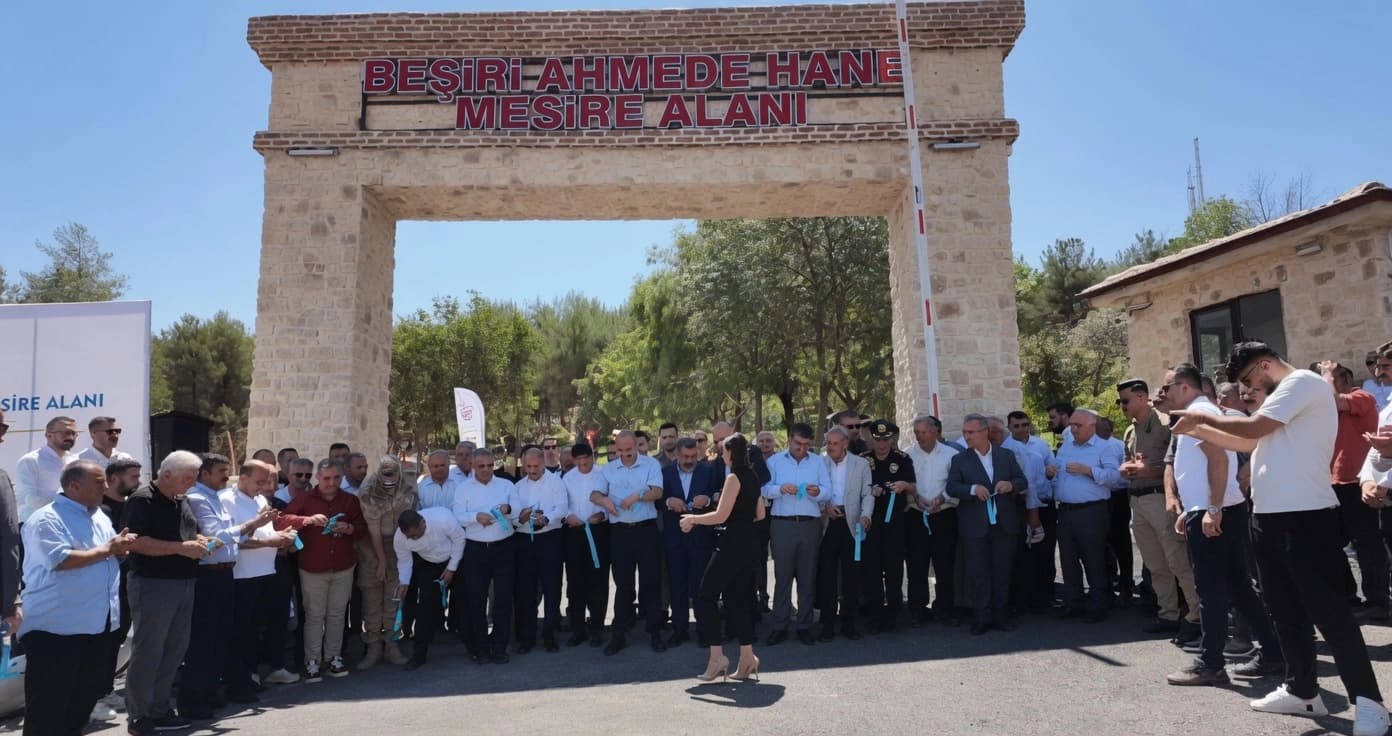 Li Êlihê navê Ehmedê Xanî kirin "Ahmede Hane" / Wêne: Ji ber dîmenan