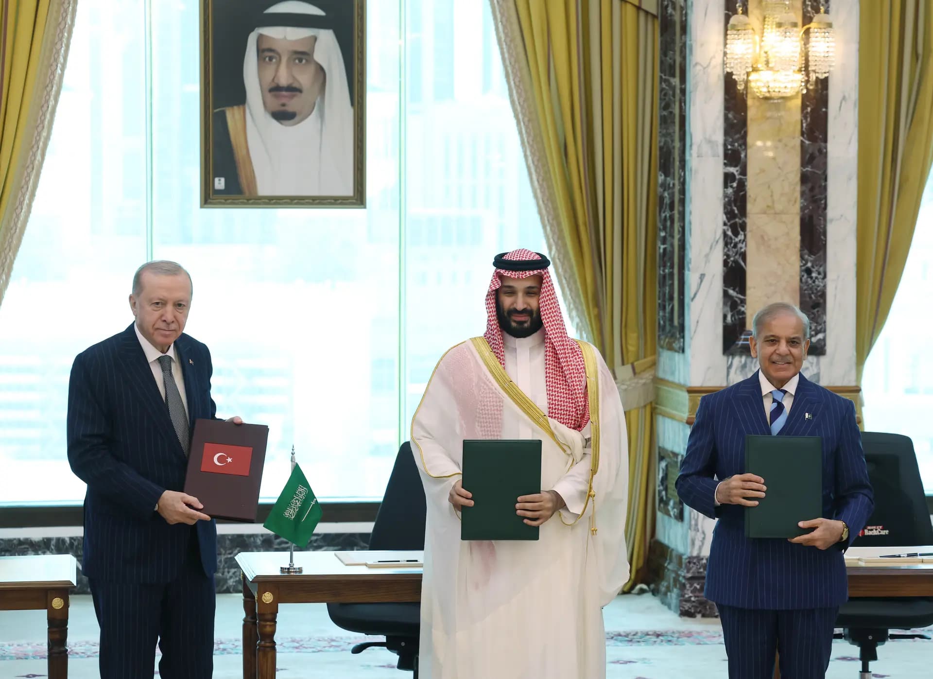 Recep Tayyîp Erdogan, Mihemed Bin Selman û Şehbaz Şerîf / Wêne: AA